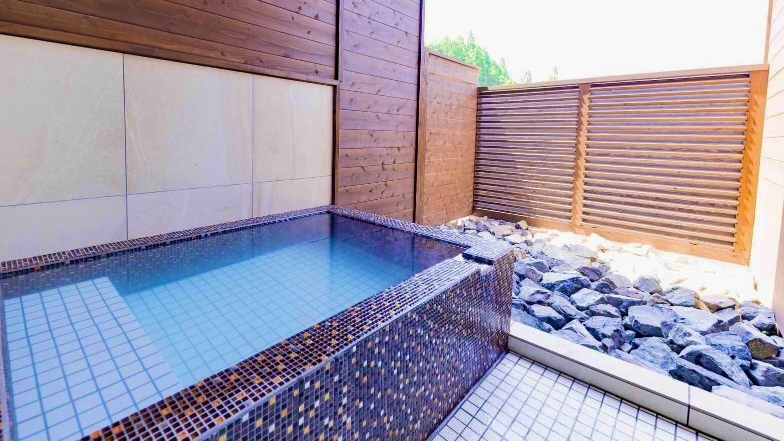 Hot spring building private hot spring image