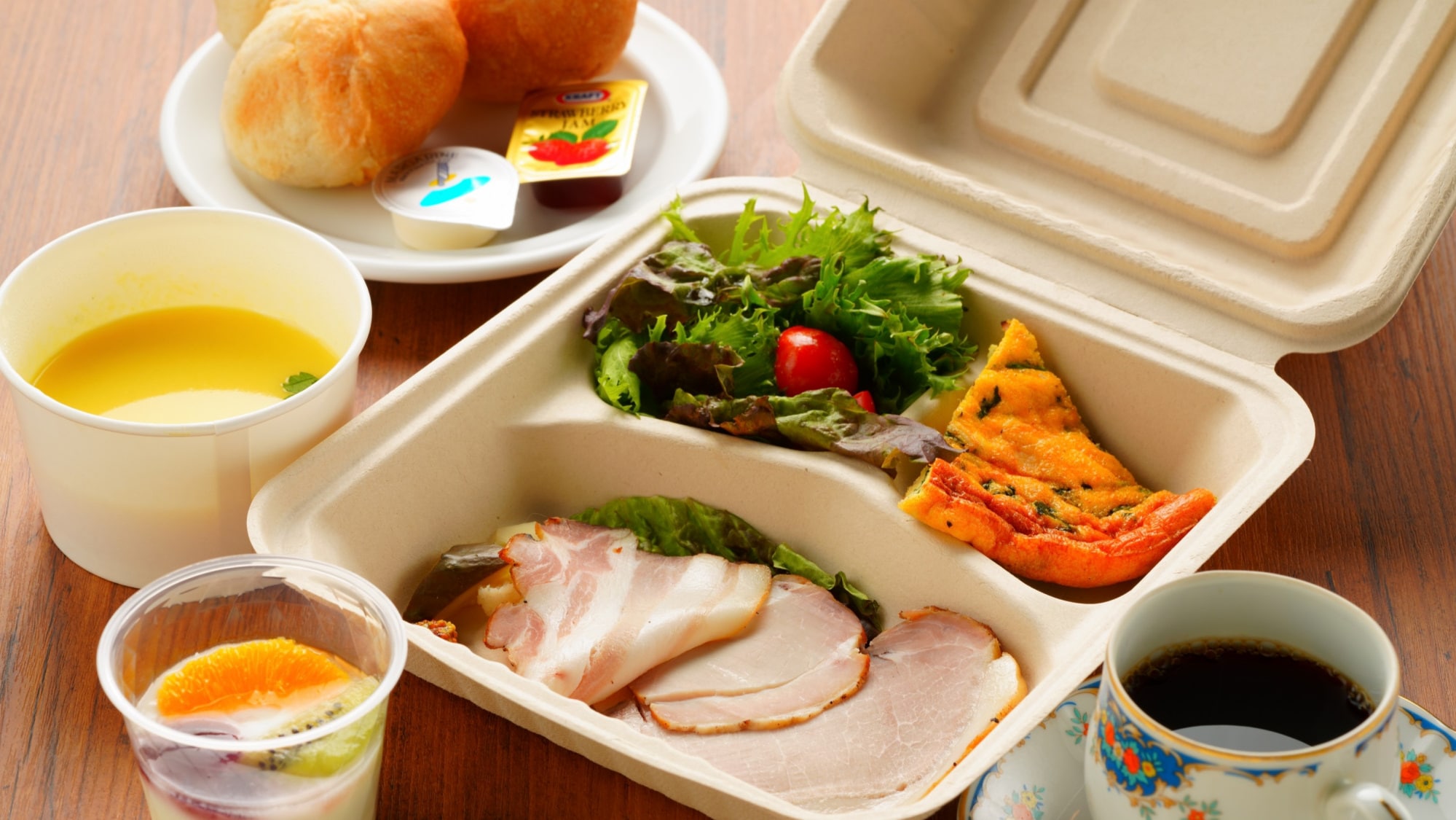 [Breakfast] A morning box featuring ham and eggs will be delivered to your room!