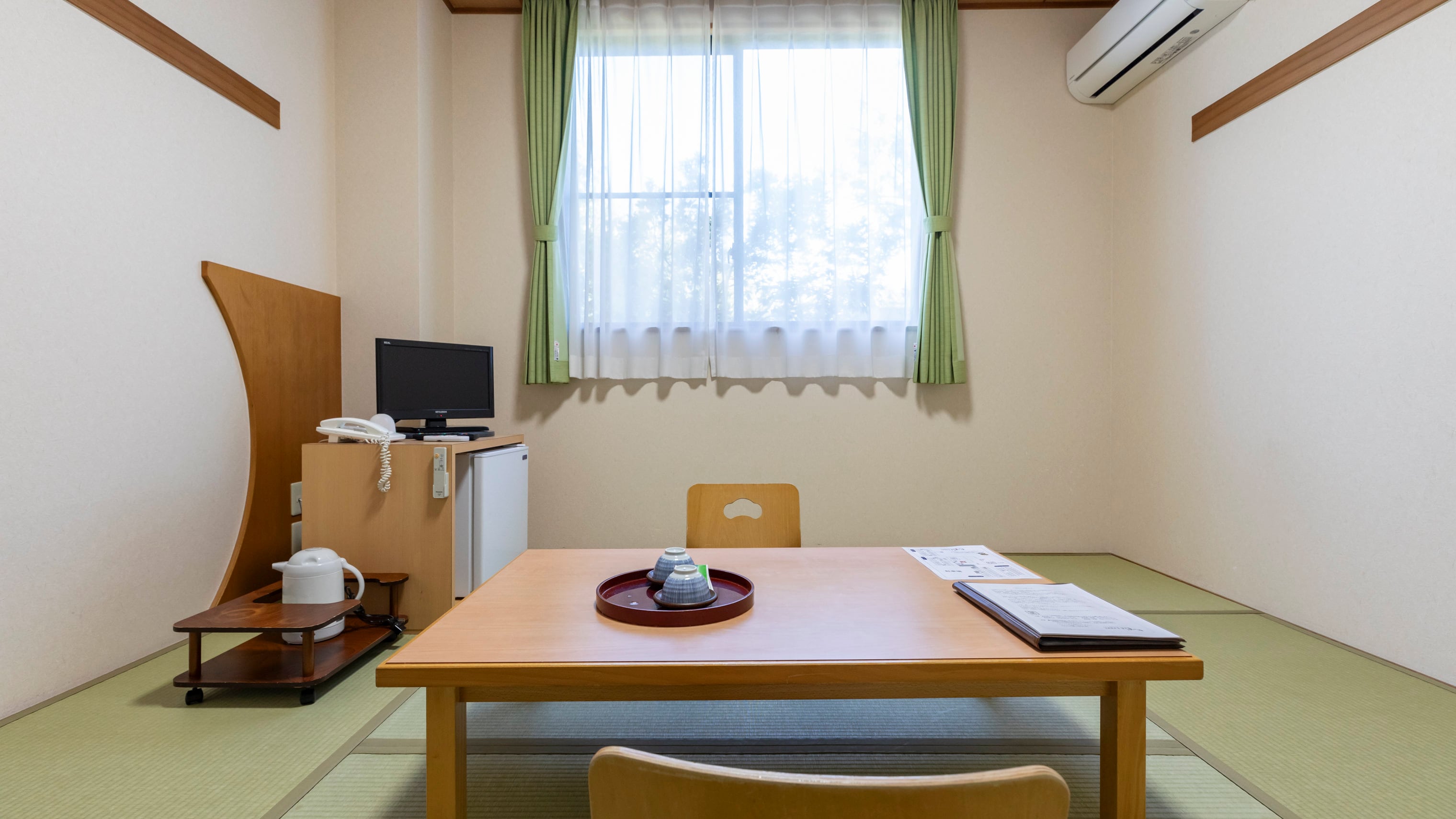 [Main building] Japanese-style room (8 tatami mats) (no bath/toilet included)