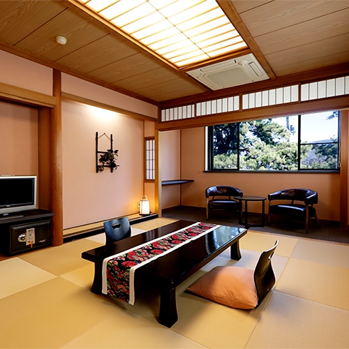 [Guest Rooms] Japanese-style rooms with open-air baths