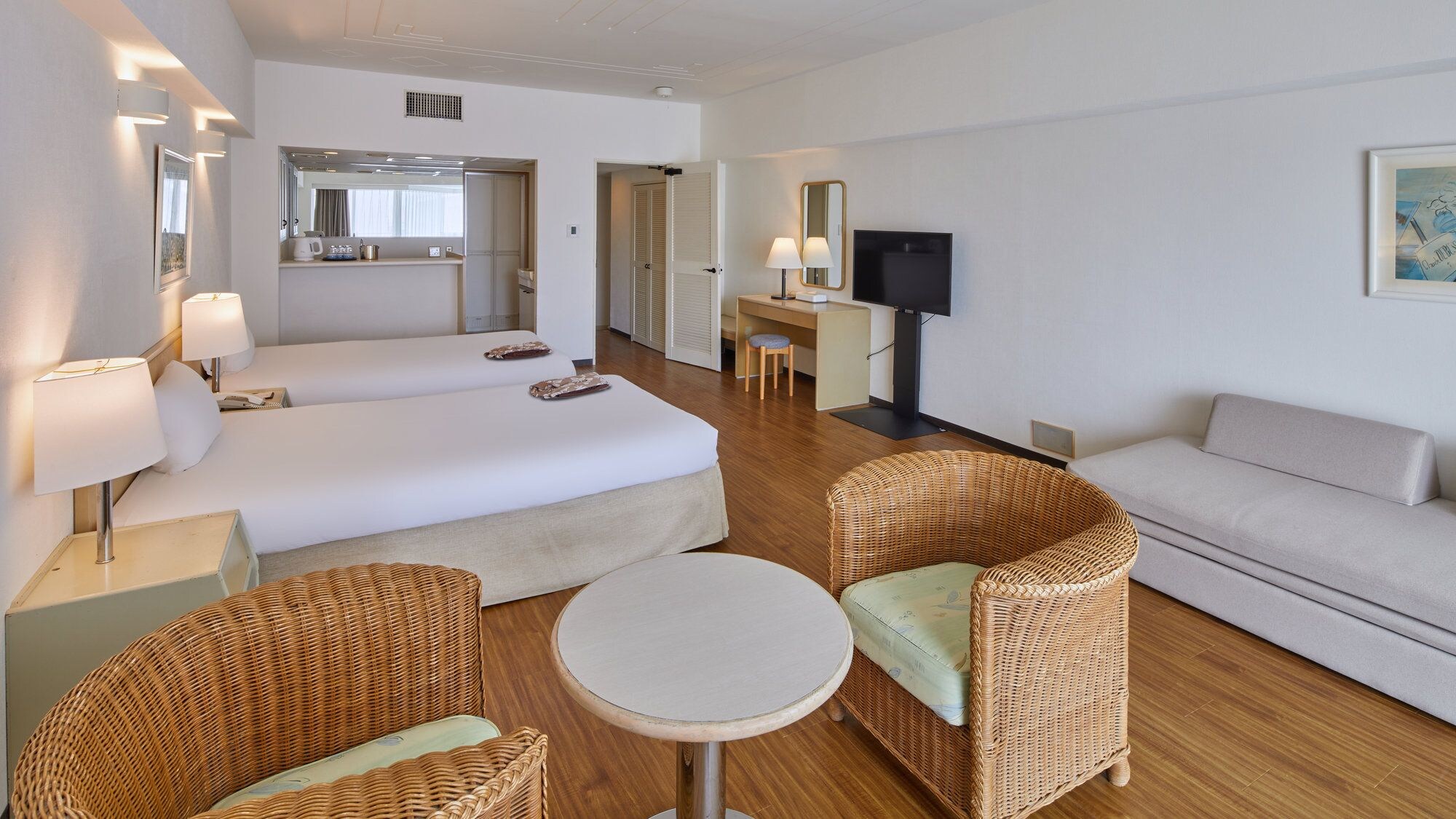 [Standard Twin Room / Western-style Room] Spacious and comfortable, perfect for spending time with family or friends.