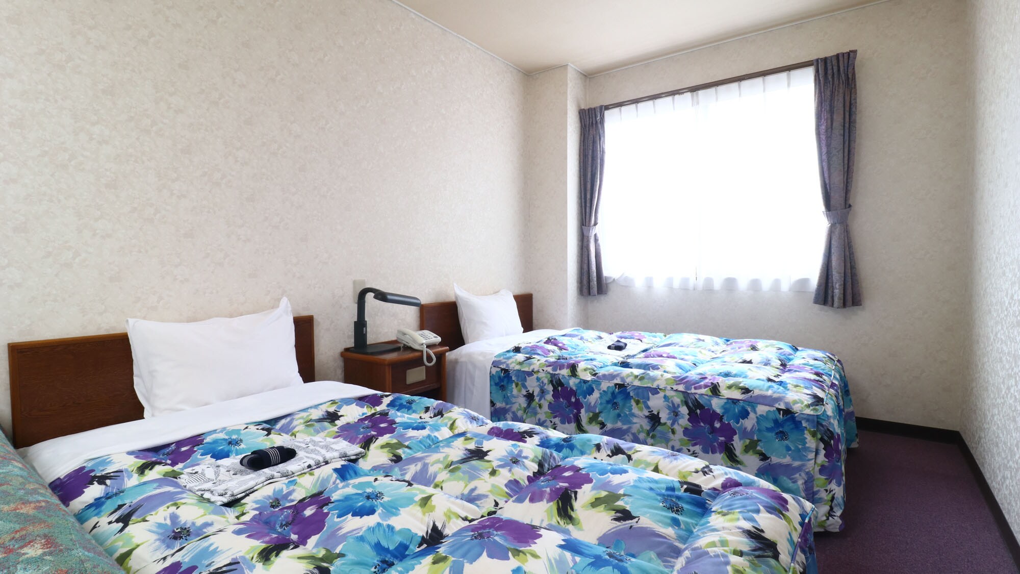 Twin ◆ A room with two single beds *