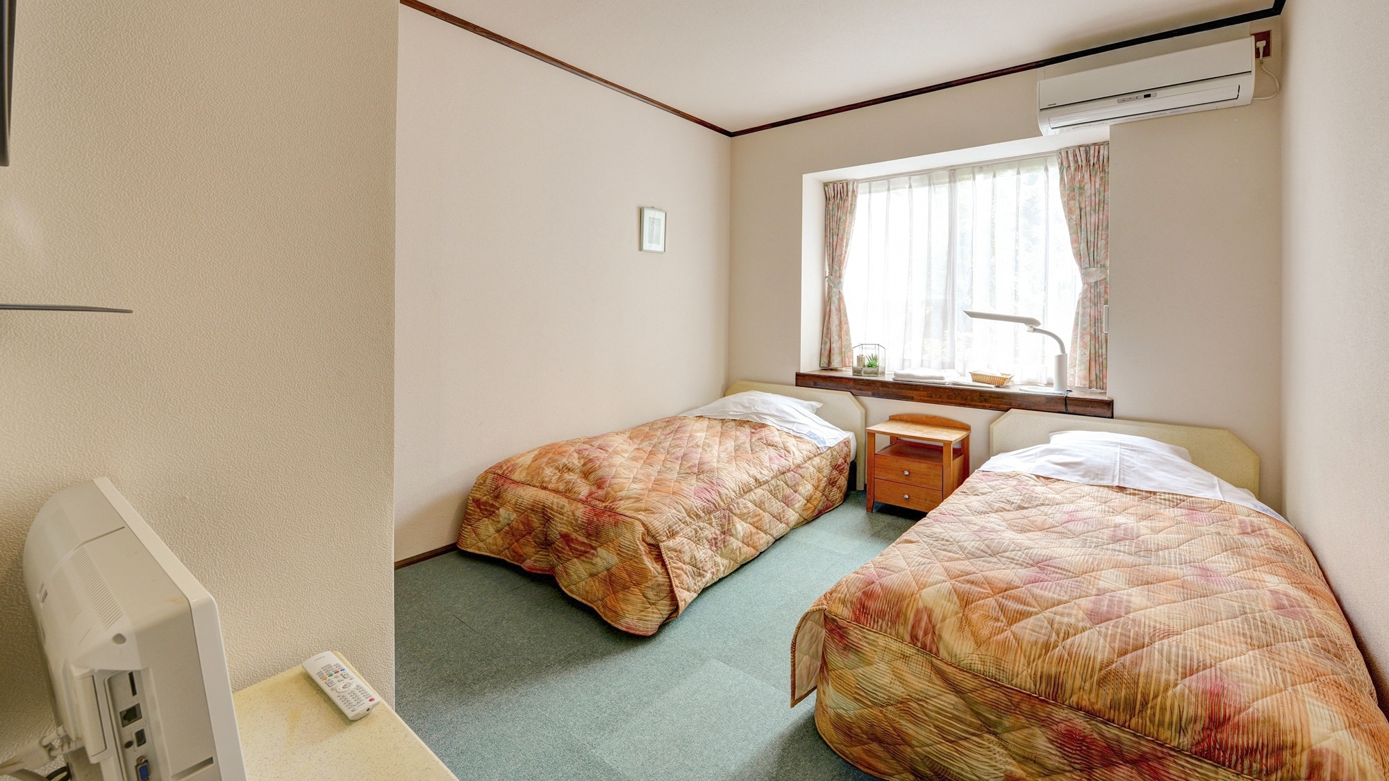 *Western-style twin/Twin room recommended for couples