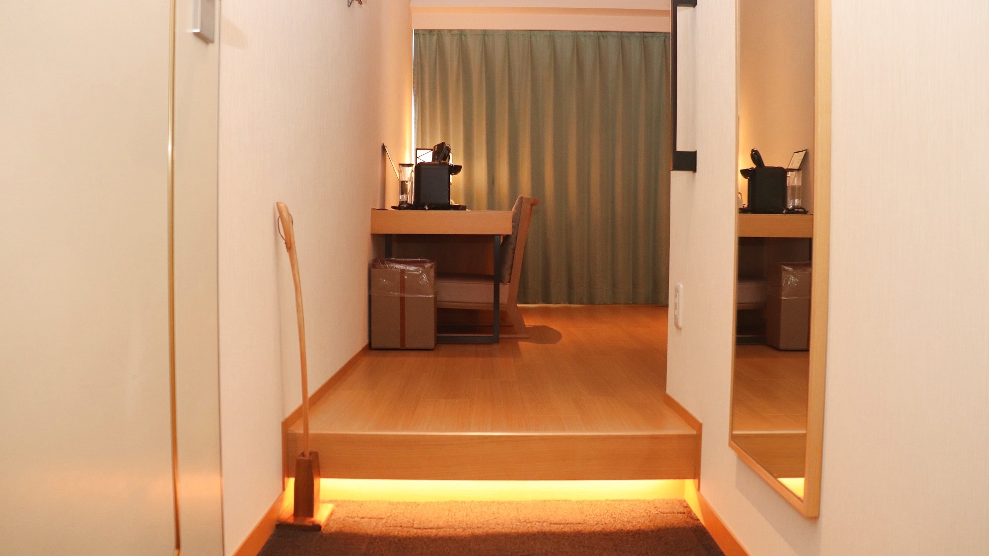 *[Stylish Twin] Please take off your shoes at the entrance and relax.