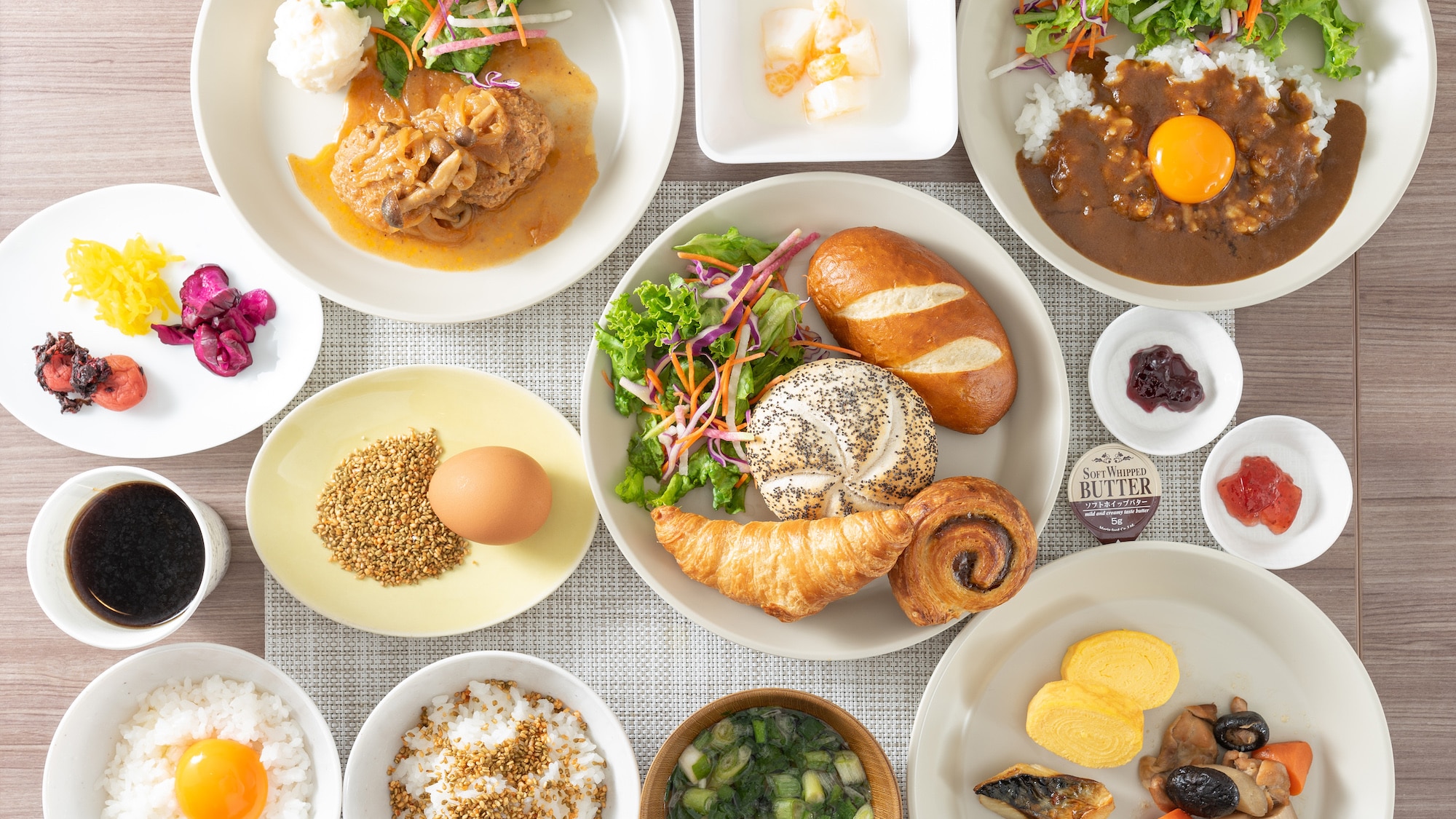 Năng lượng cho ngày mới với tiệc buffet hàng ngày với các món ăn địa phương