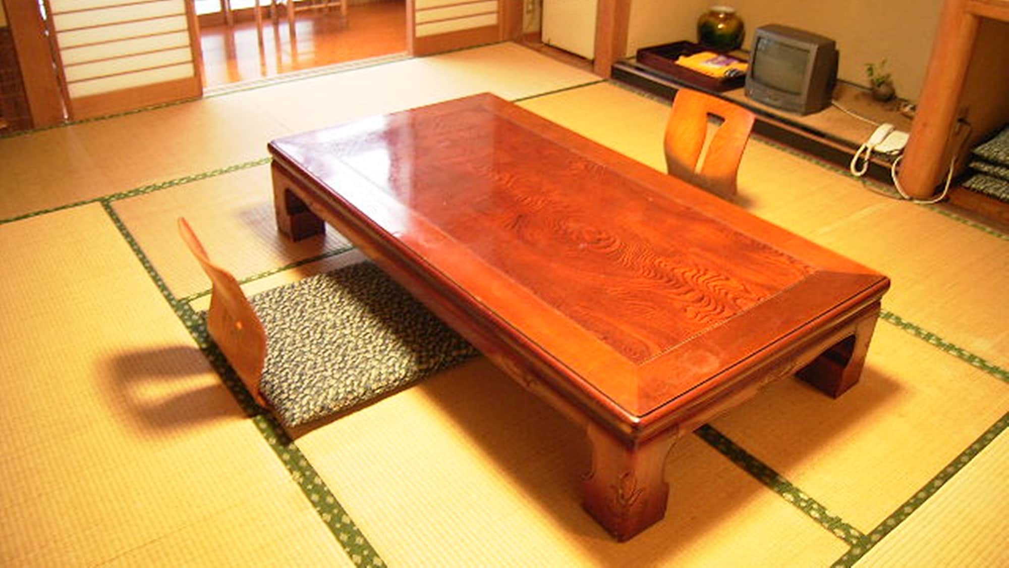 * Kamar bergaya Jepang (tanpa kamar mandi)