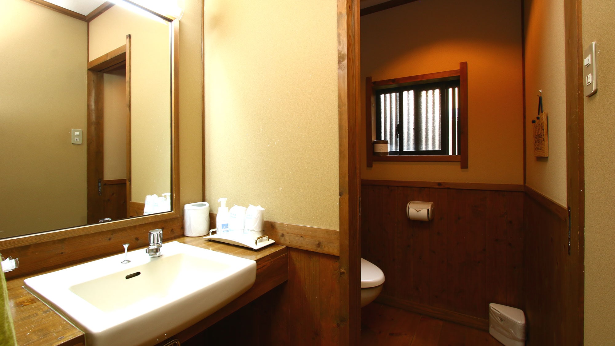 [Guest room washroom]
