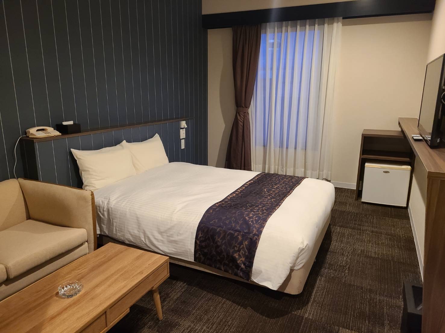 Double room ◇140cm width Simmons bed◇Free wifi