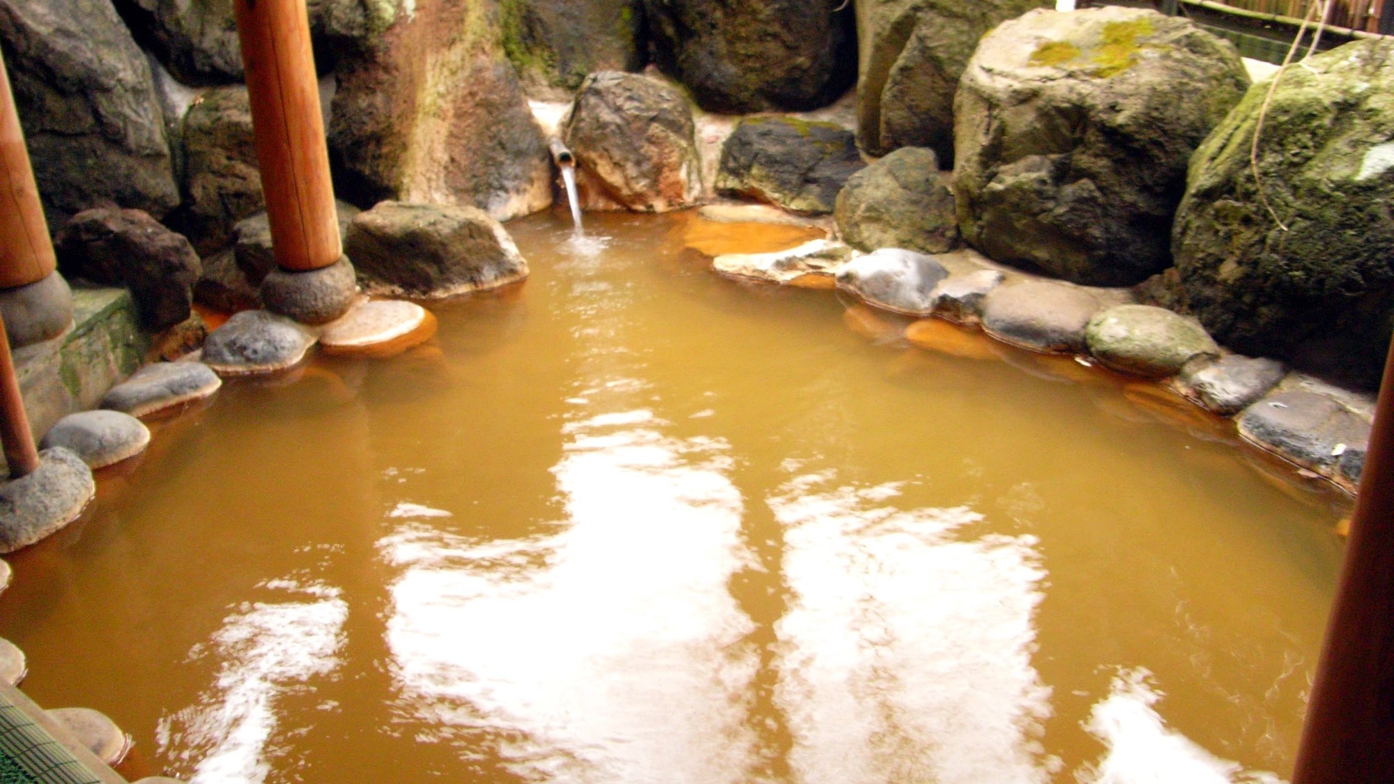 *The open-air bath/flower viewing is recommended from late April to early May. It will be closed in winter.