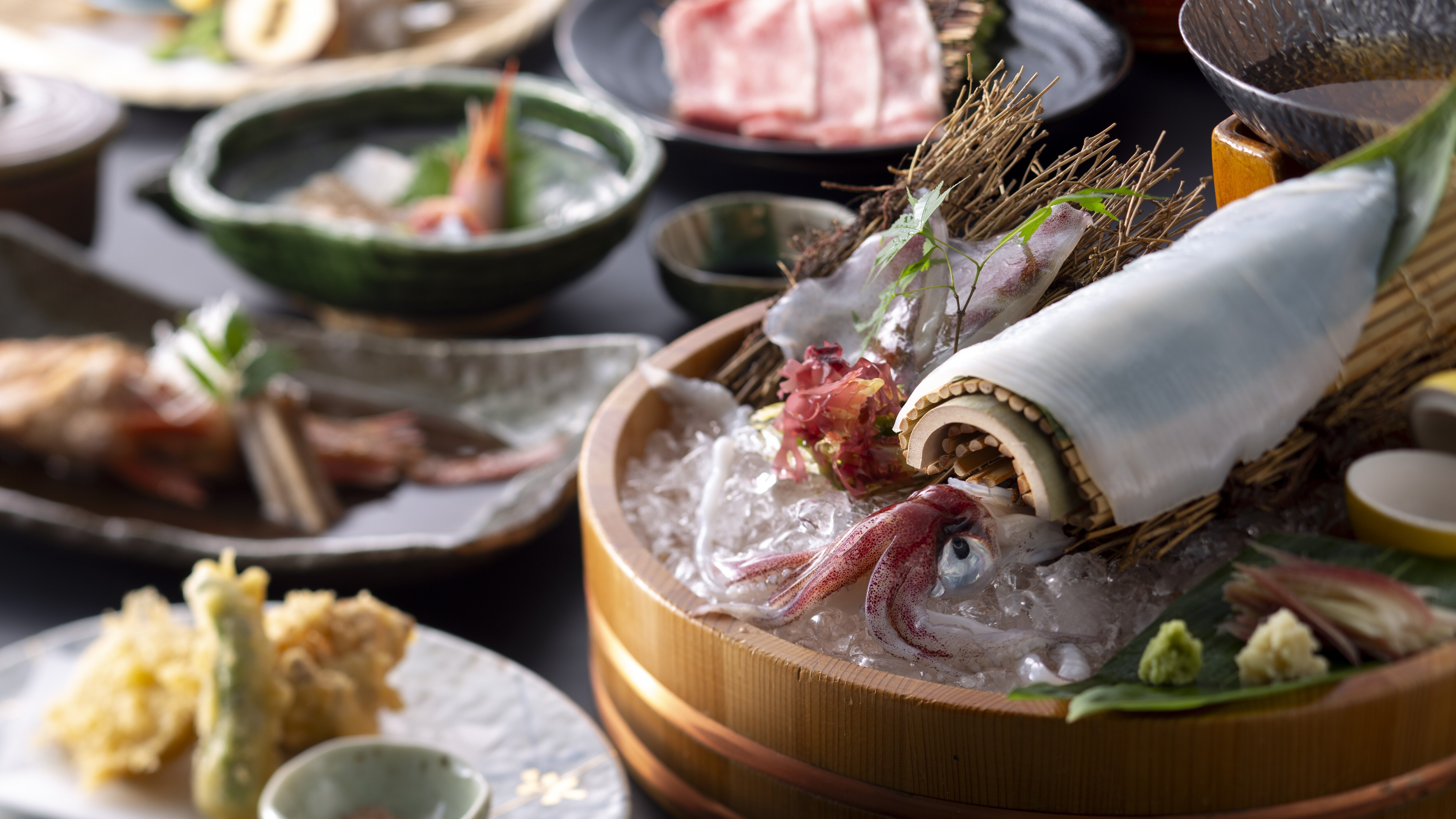 [Summer - Freshly caught squid kaiseki] Enjoy to your heart's content the delicious delicacies of Kasumi, including crunchy white squid, sashimi, and boiled local fish!
