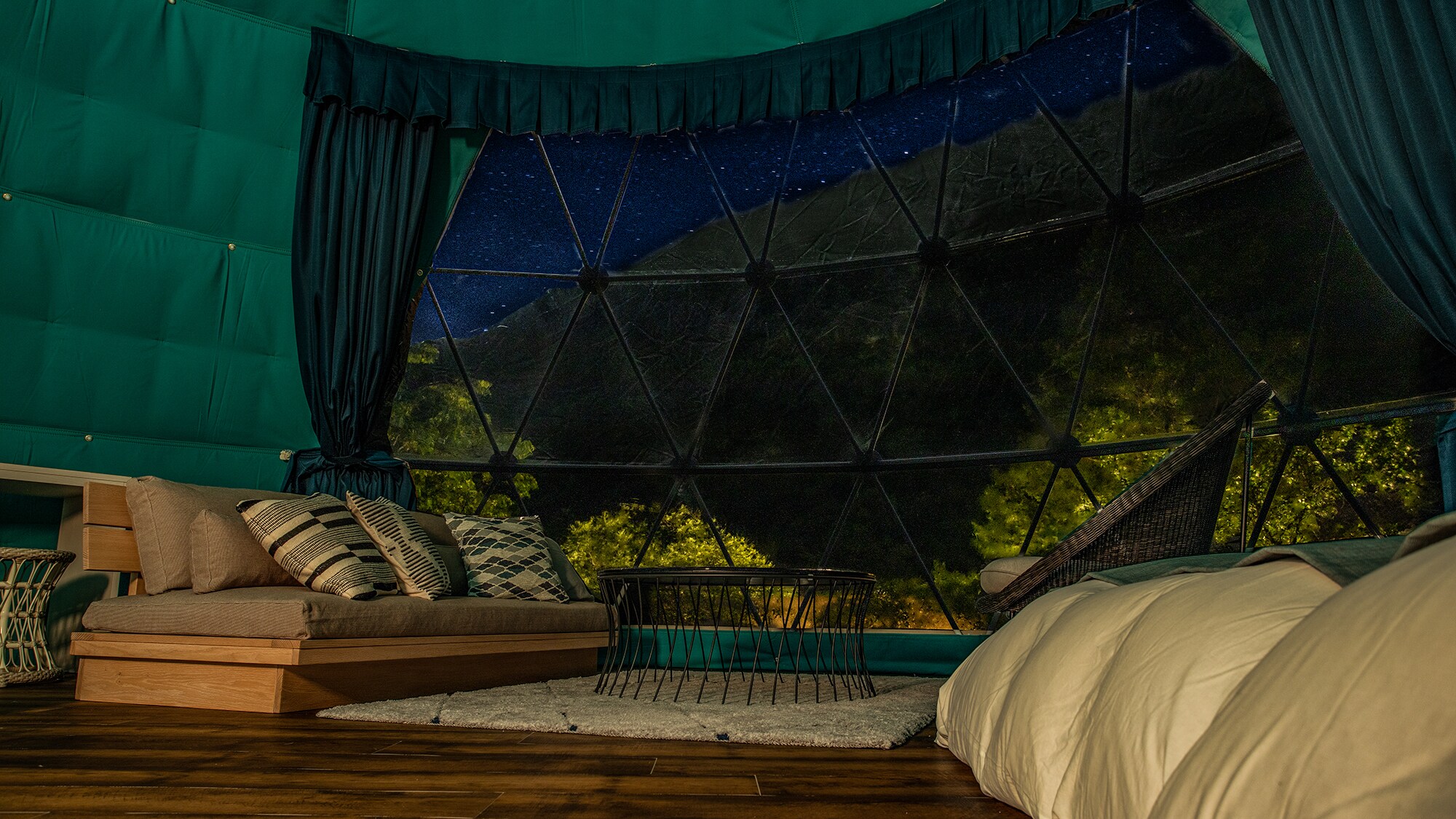 Fujin (night image inside the dome tent)