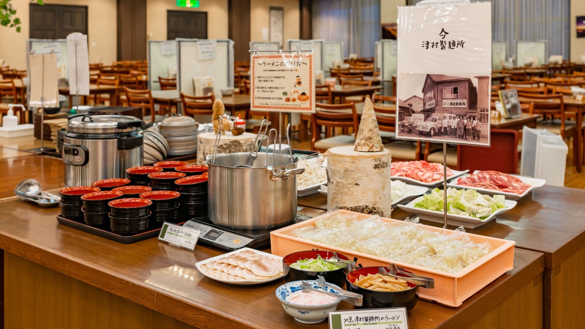 ◆【自助晚餐】享用約70道菜餚，從時令佳餚到經典美食，應有盡有。