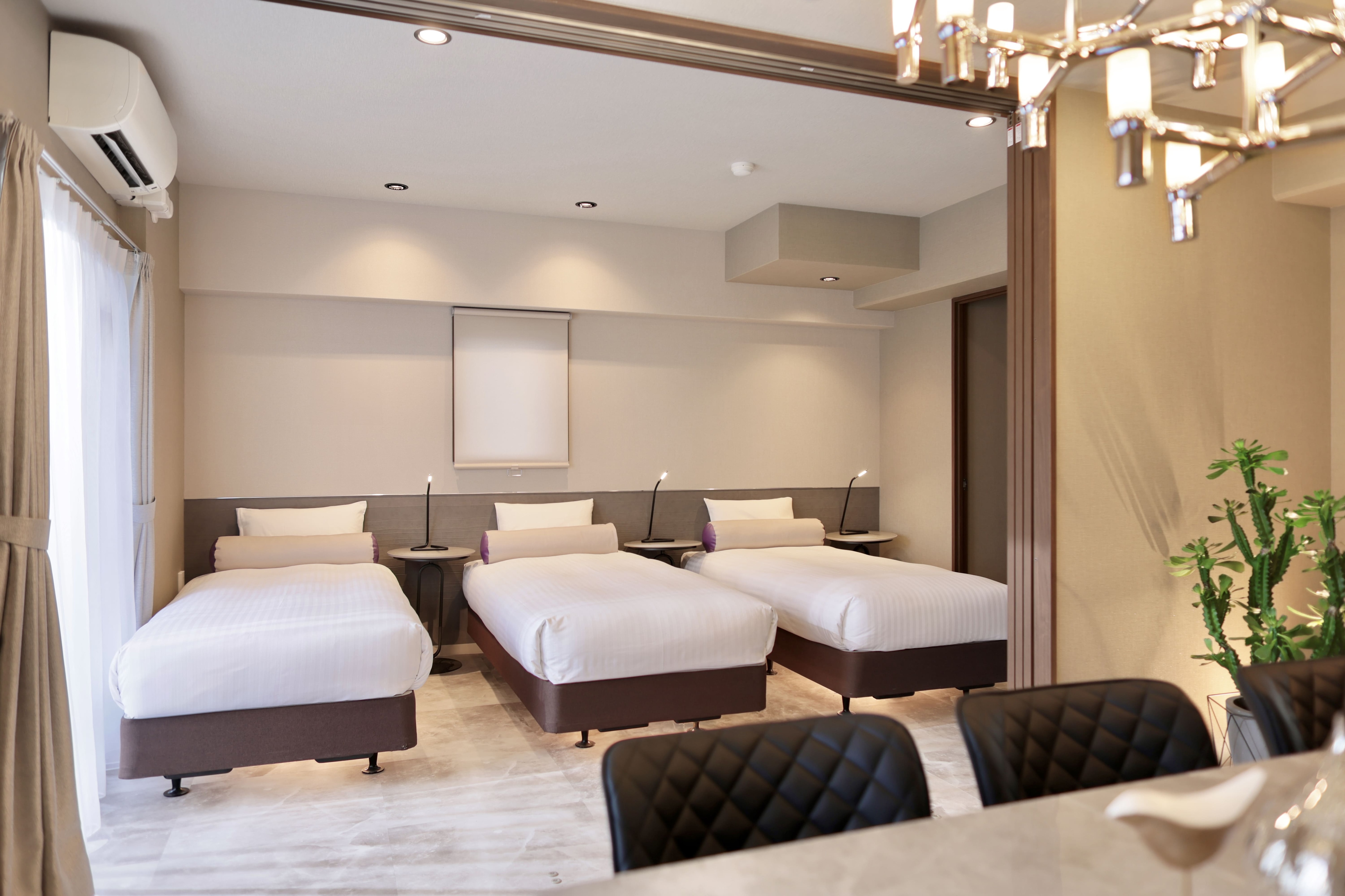 10th floor suite room (3 single beds)