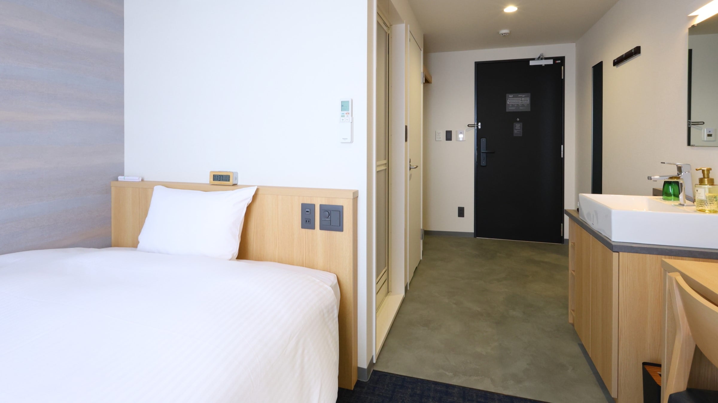 Non-smoking Double Room [15 sq m / Bed width 140 cm]