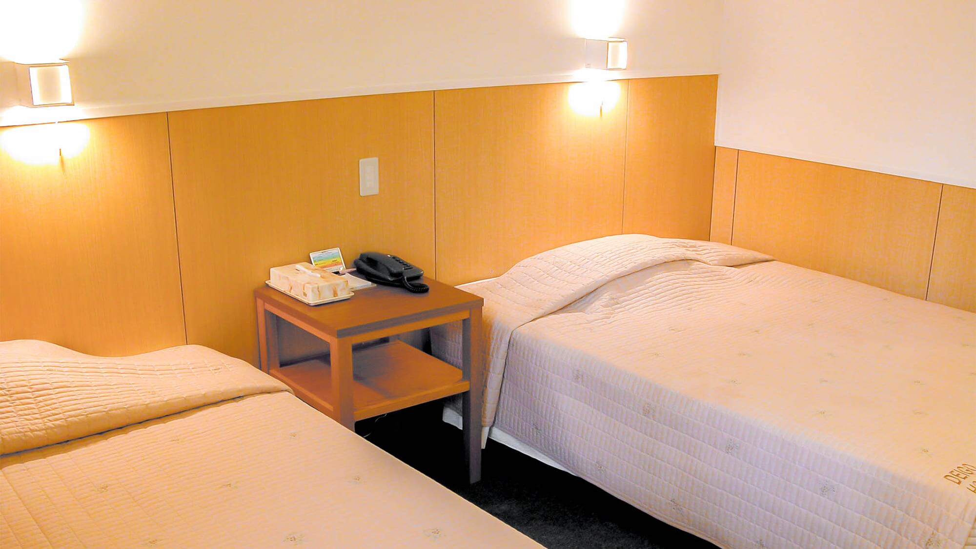 Twin / bed is semi-double or double spacious size.
