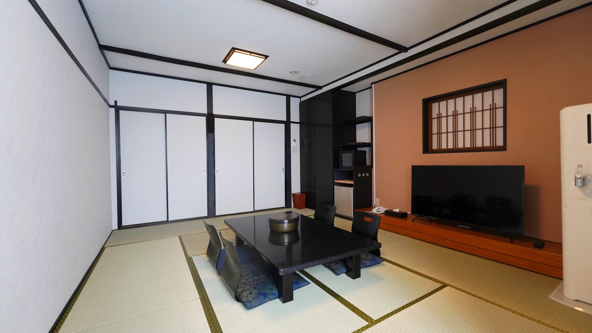 10-tatami Japanese-style room (with indoor bath)