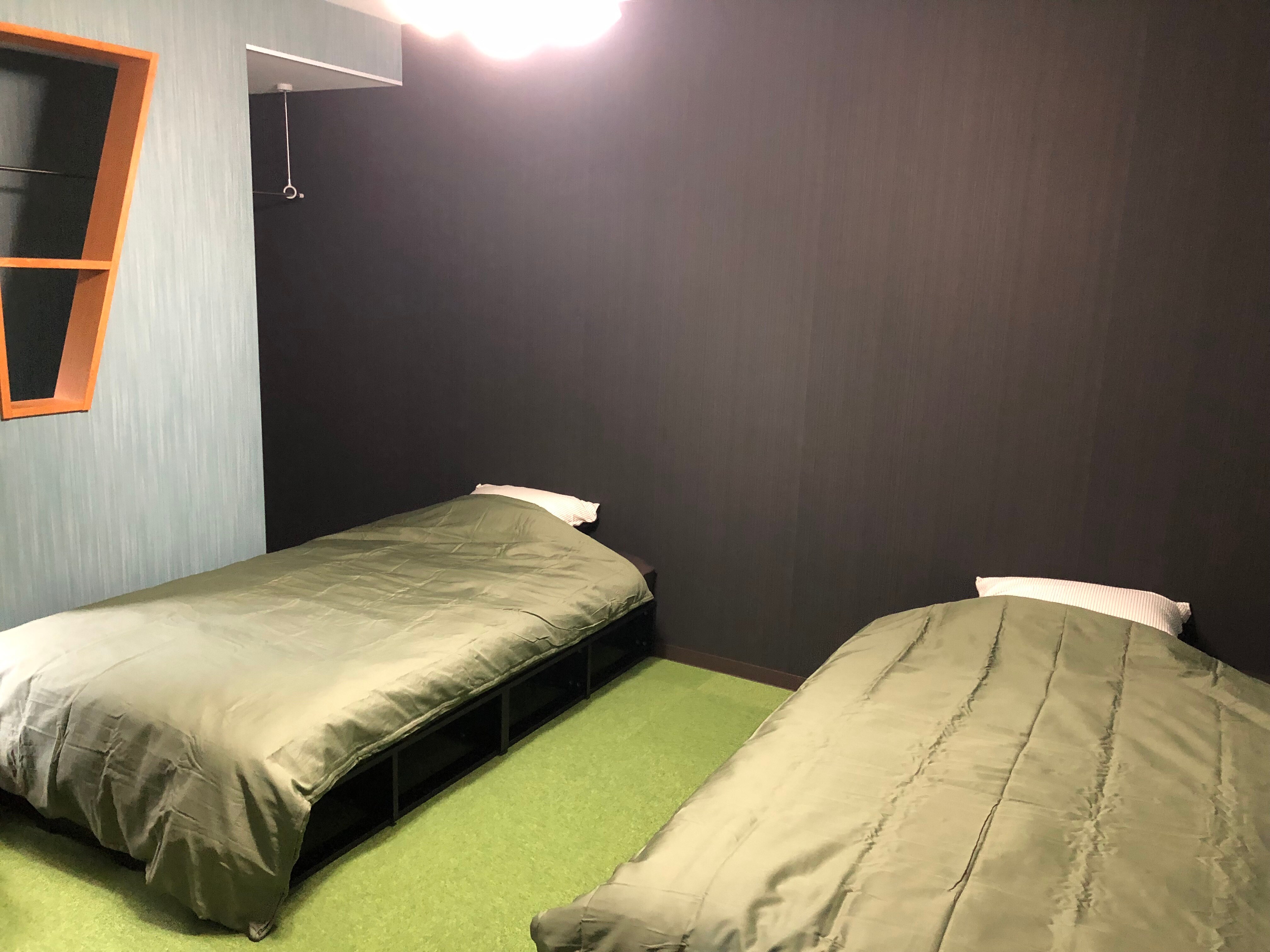 Special room with 2 semi-double beds