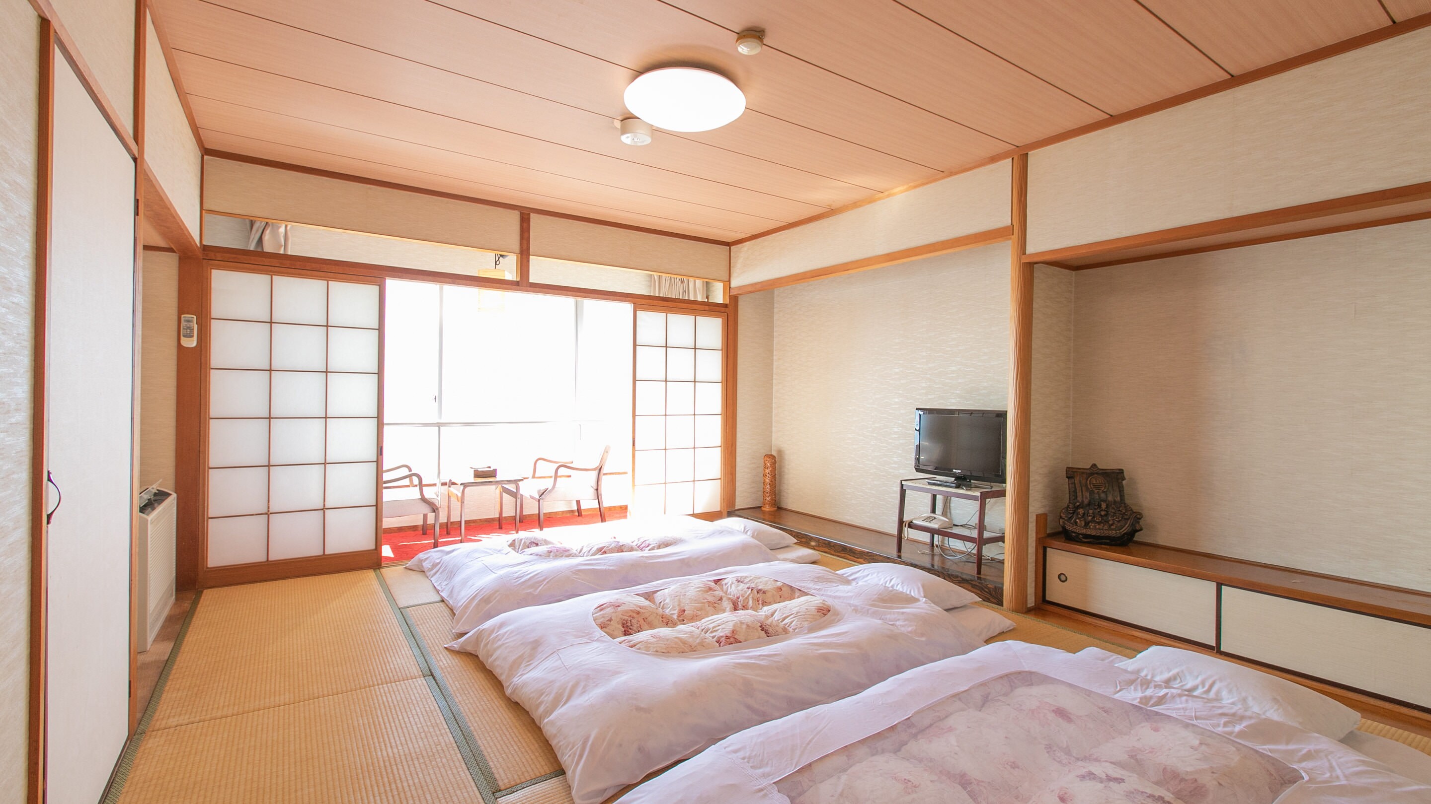 [Non-smoking] Japanese-style room for 1-3 people (shared bathroom and toilet)