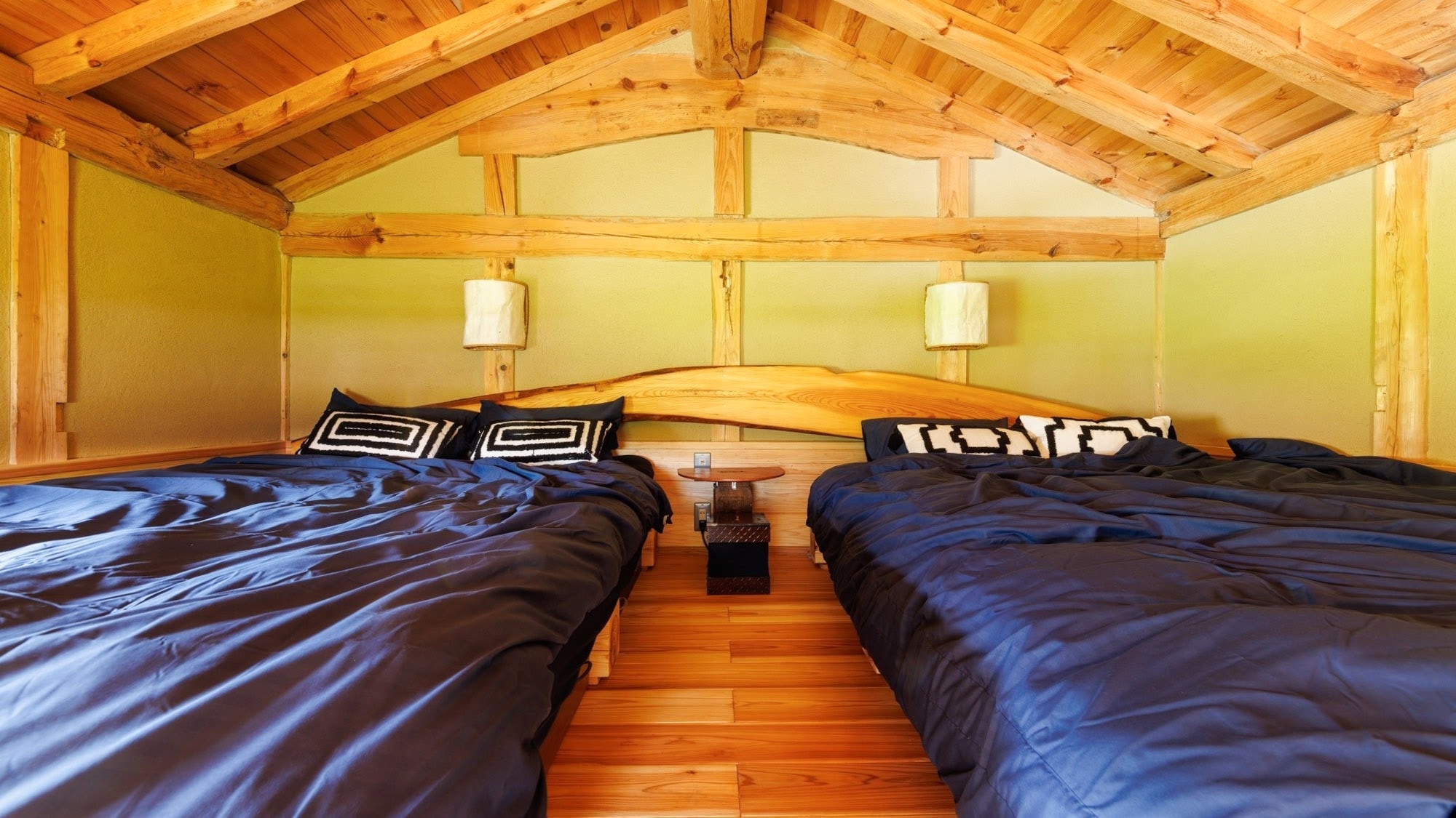 ・[Bedroom] A double bed where you can relax and stretch out your limbs.