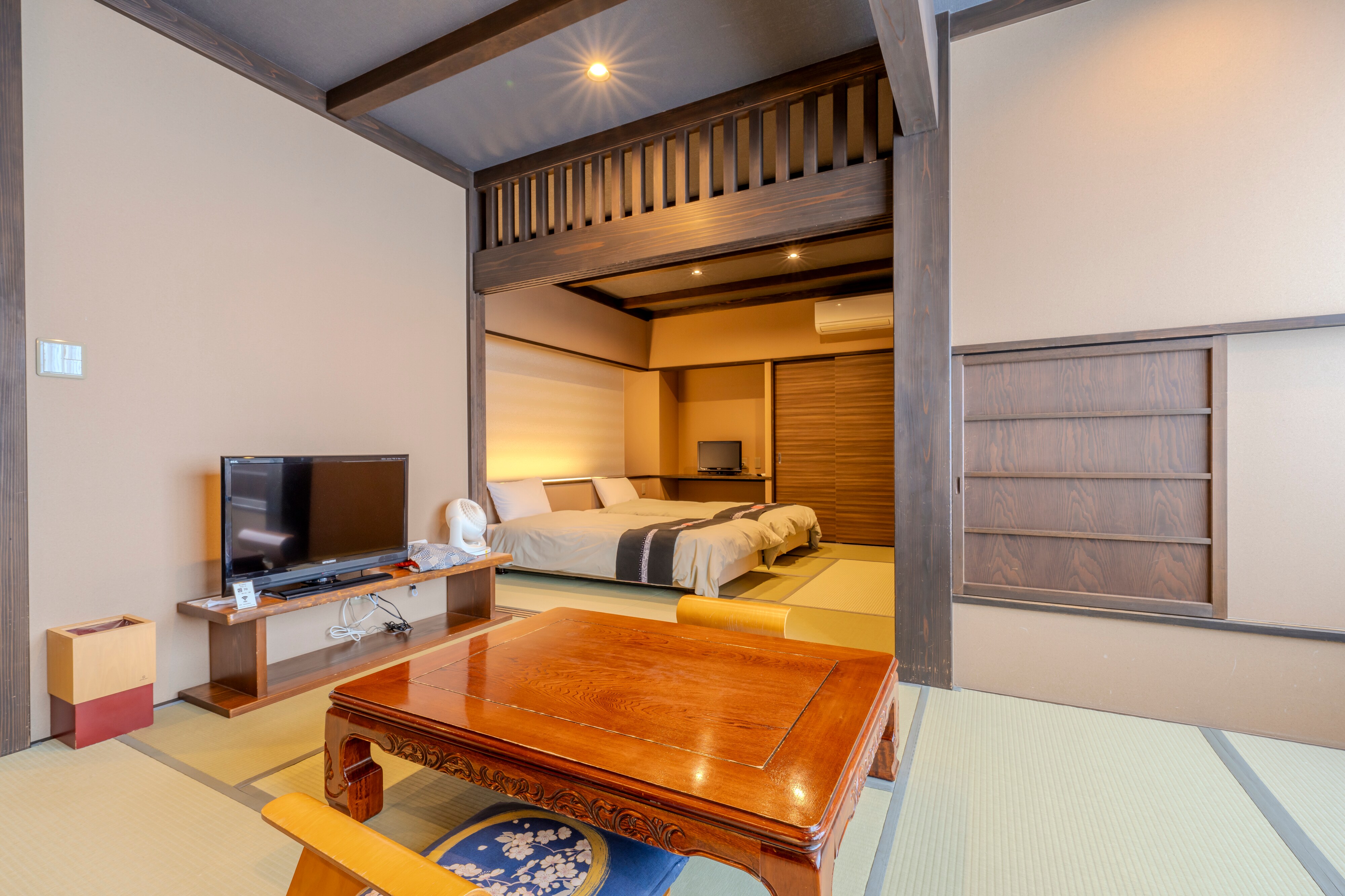[Shinano-tei / Sakura-no-iro] Twin room with bath at the world-famous hot spring "Mayu"