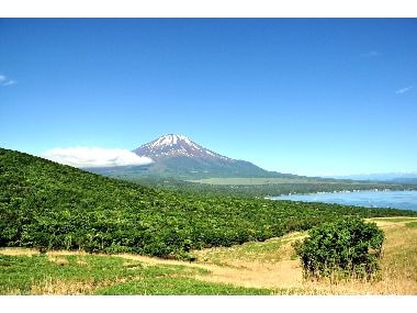 The view of Mt. Fuji and Lake Yamanaka from Mikuni Pass is stunning, and it's a must-see spot.