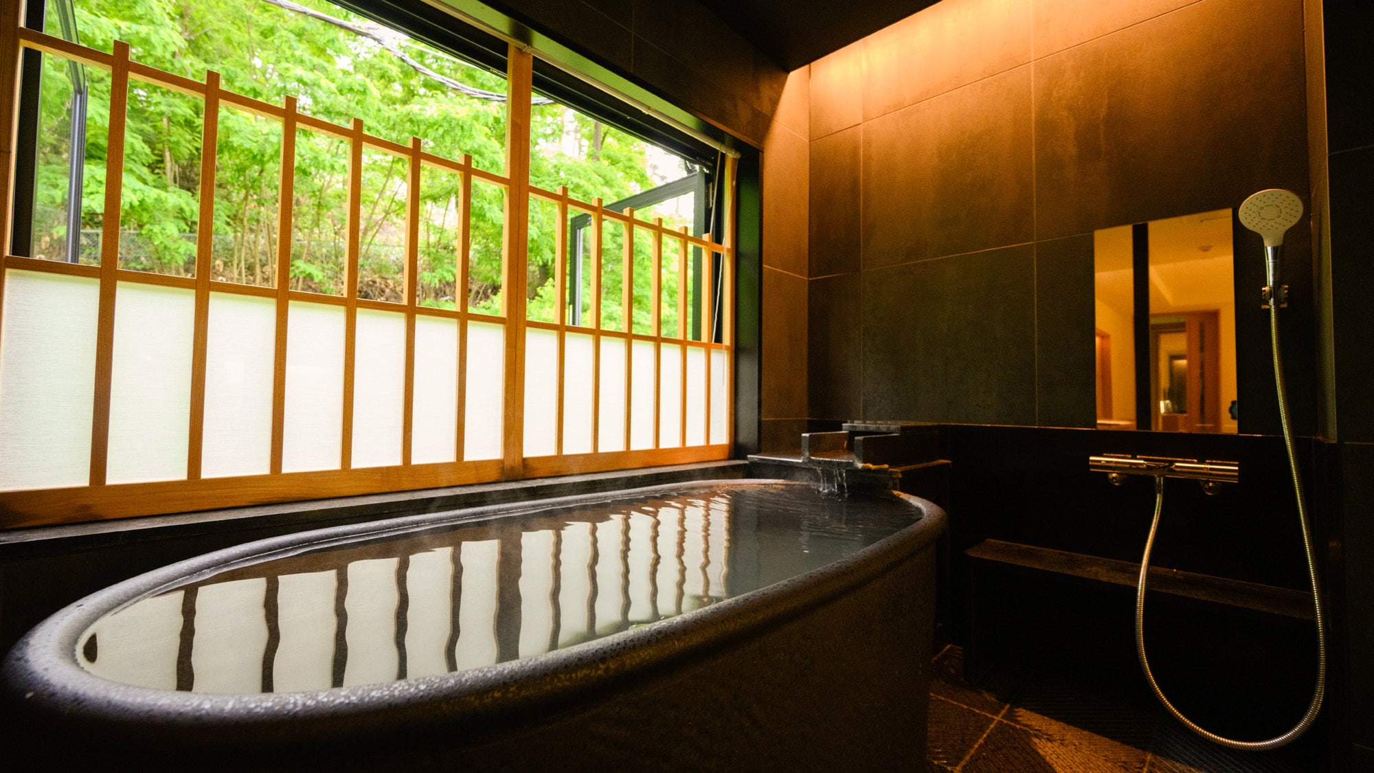 Guest room / [Shakunage] With semi-open-air bath <Forest view>