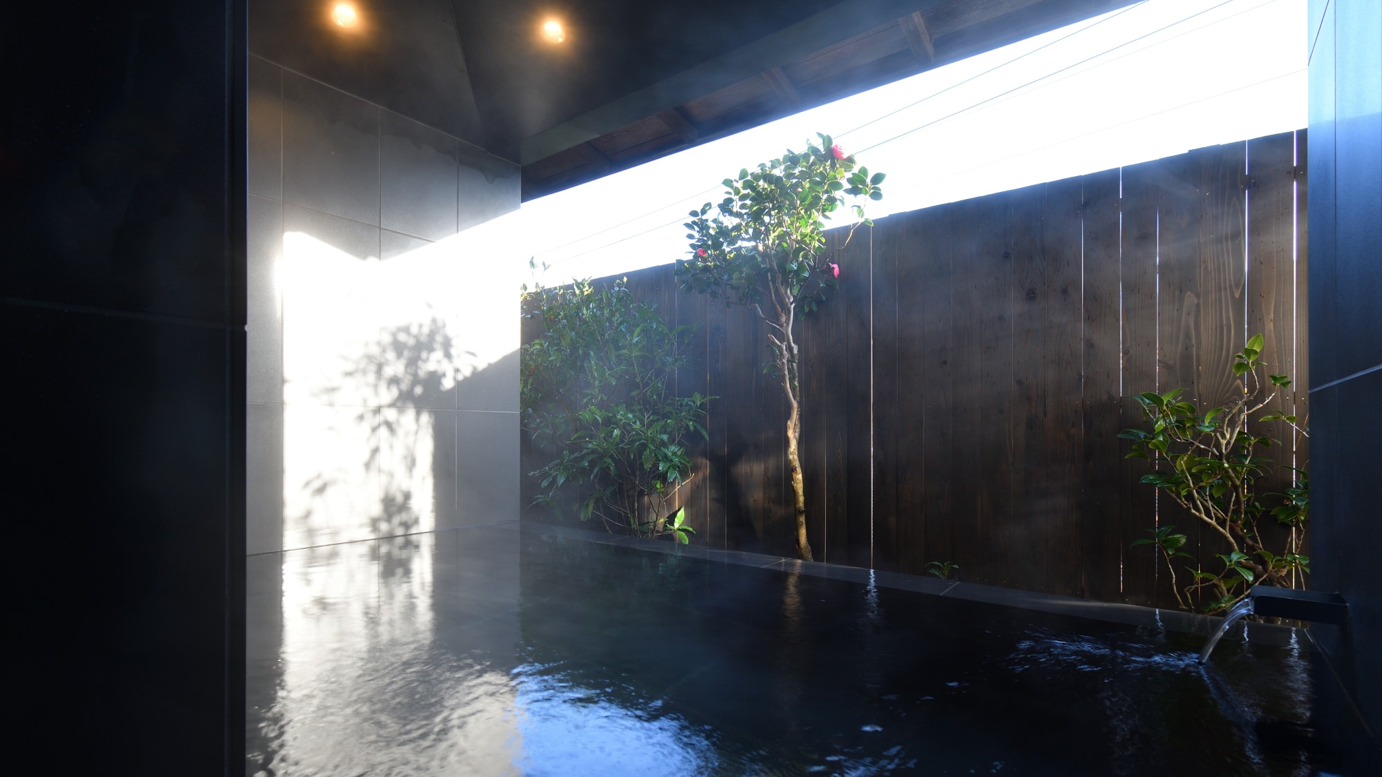 Japanese-style room with semi-open-air bath [Shimizu]
