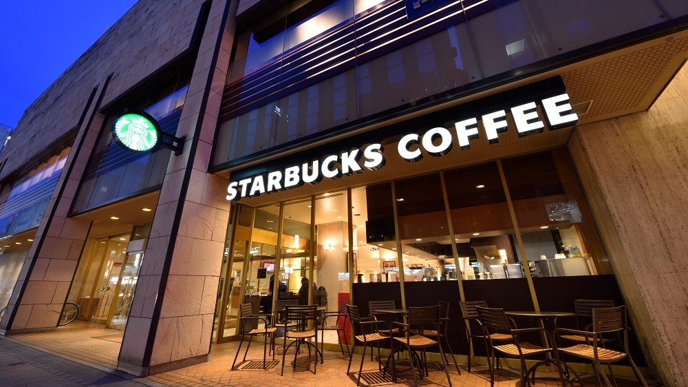 【STARBUCKS COFFEE標誌】酒店一樓設有休閒空間Starbucks Coffee。