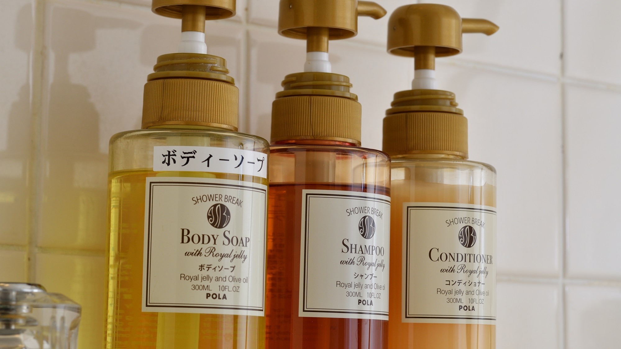 Sampo/kondisioner/sabun mandi di kamar tamu