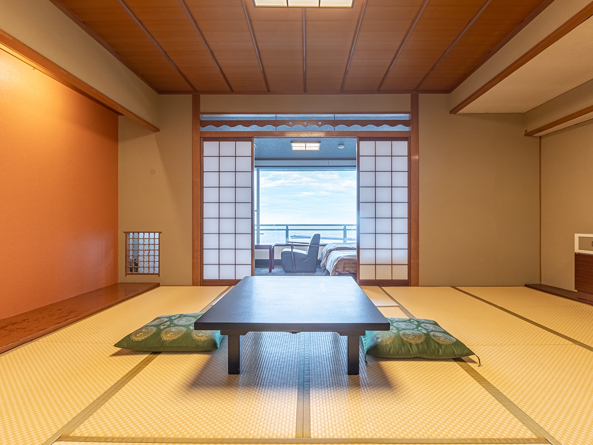Top floor Japanese-Western style room, 12 tatami mats
