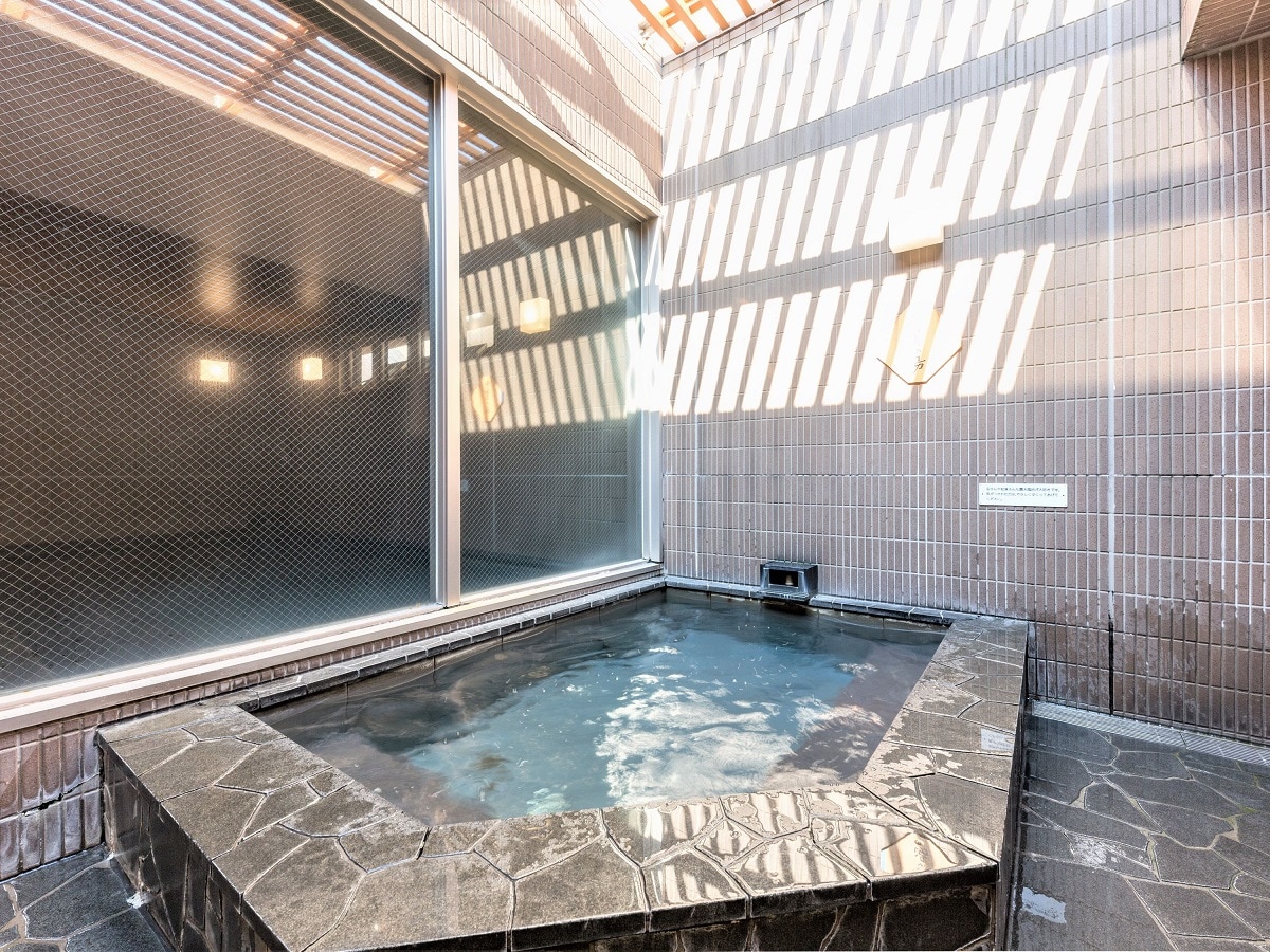 Men's large bath, open-air bath