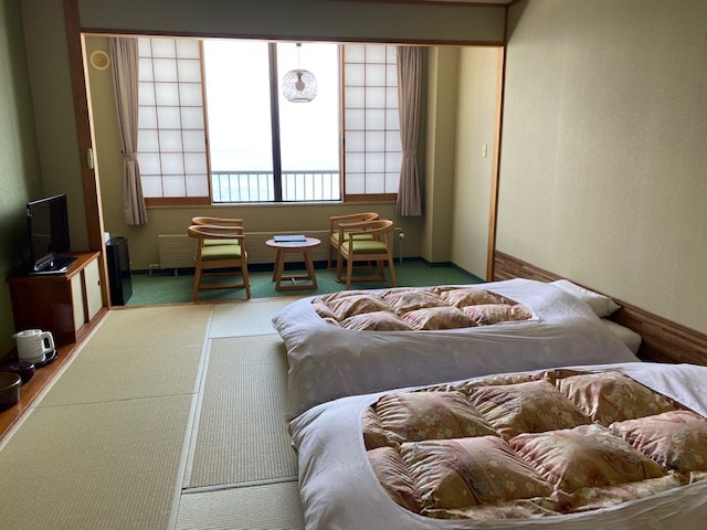 Guest room on the lake side (Japanese-style room 10 tatami mats)