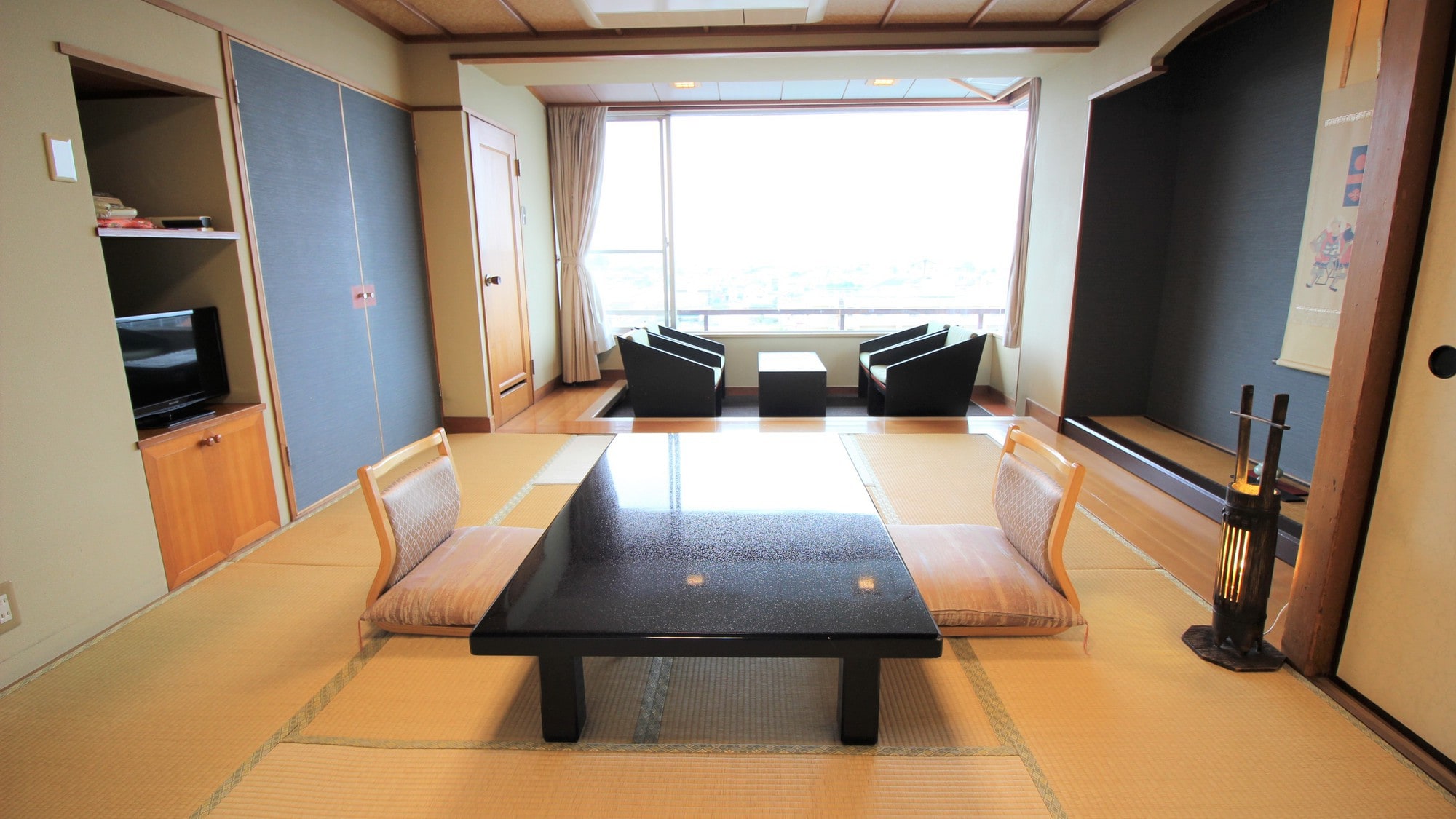 [Tòa nhà chính] Phòng theo phong cách Nhật Bản với 10 tấm chiếu tatami và hiên rộng rãi (ví dụ)