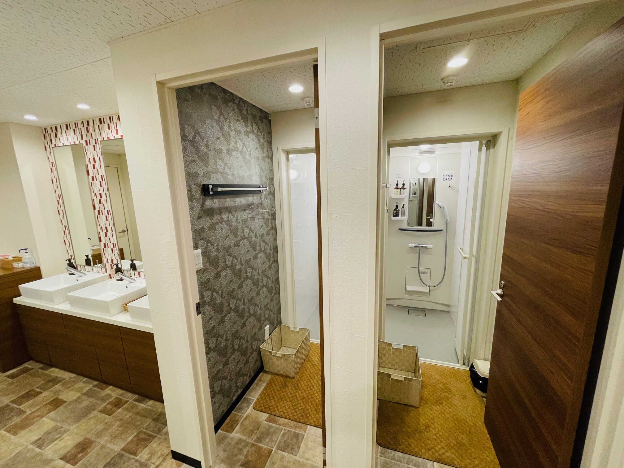 Shower booth