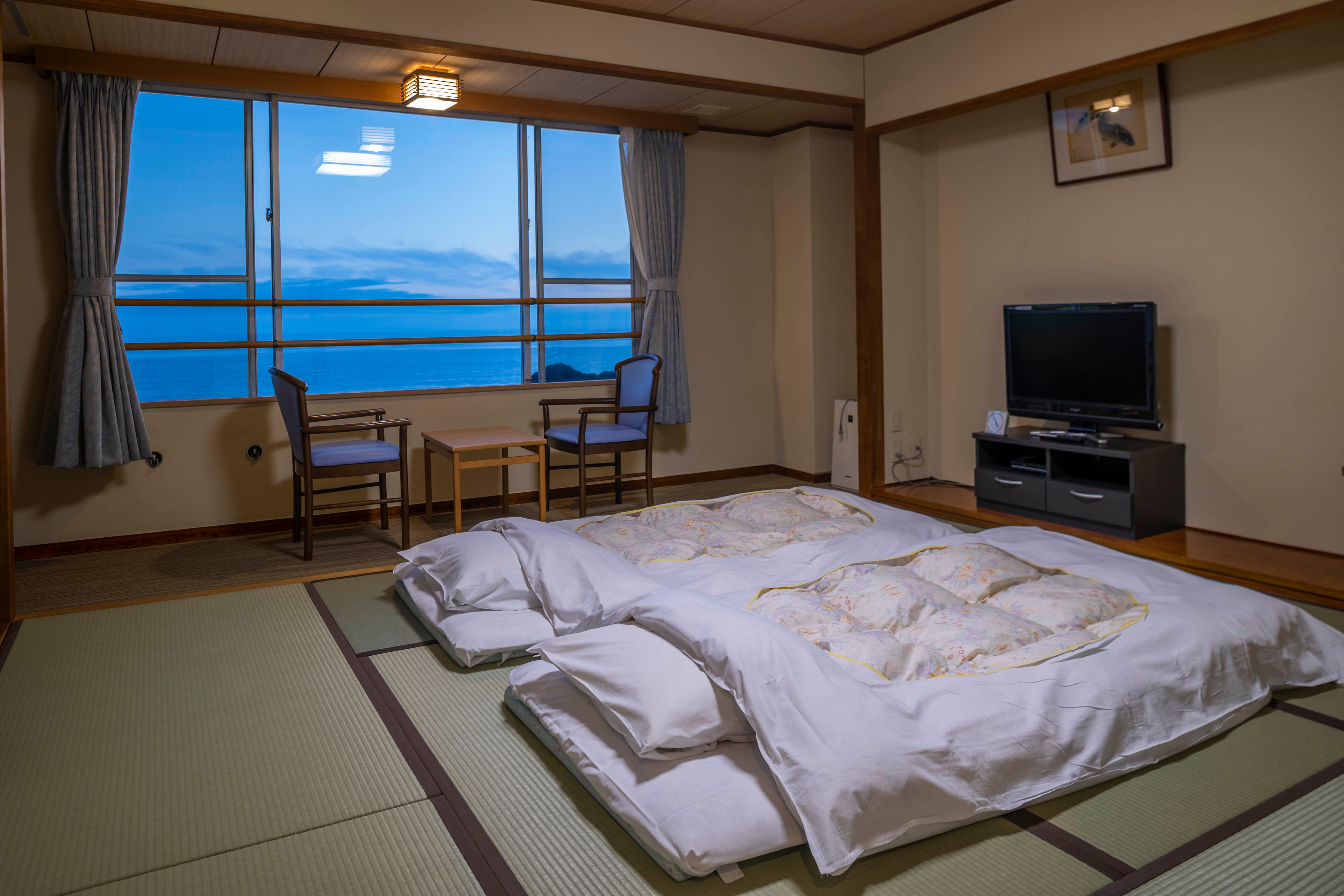 Japanese-style room (8 tatami mats)