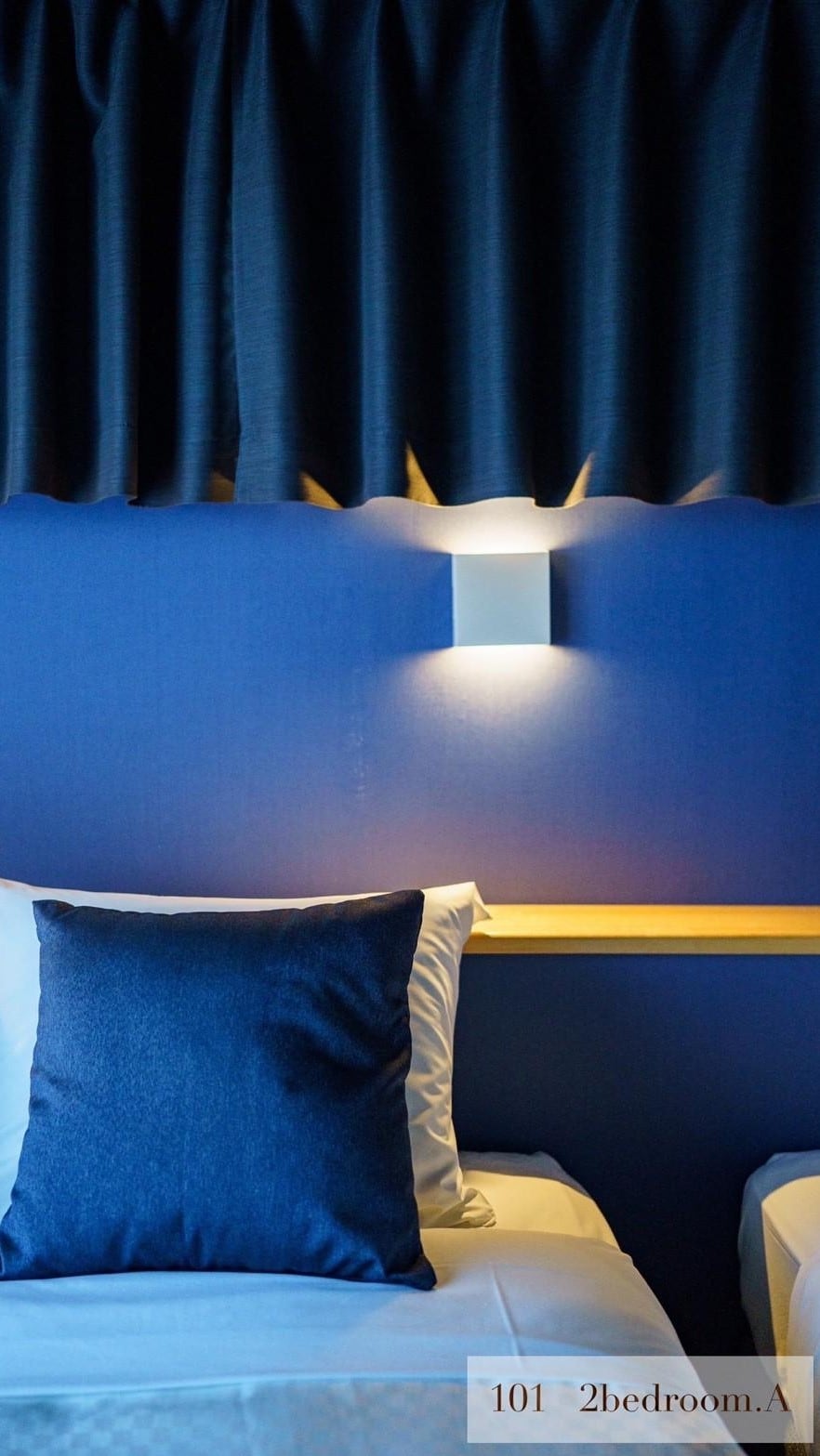 101: Capacity 7 people. Resort condominium with a vibrant blue theme/garden terrace included
