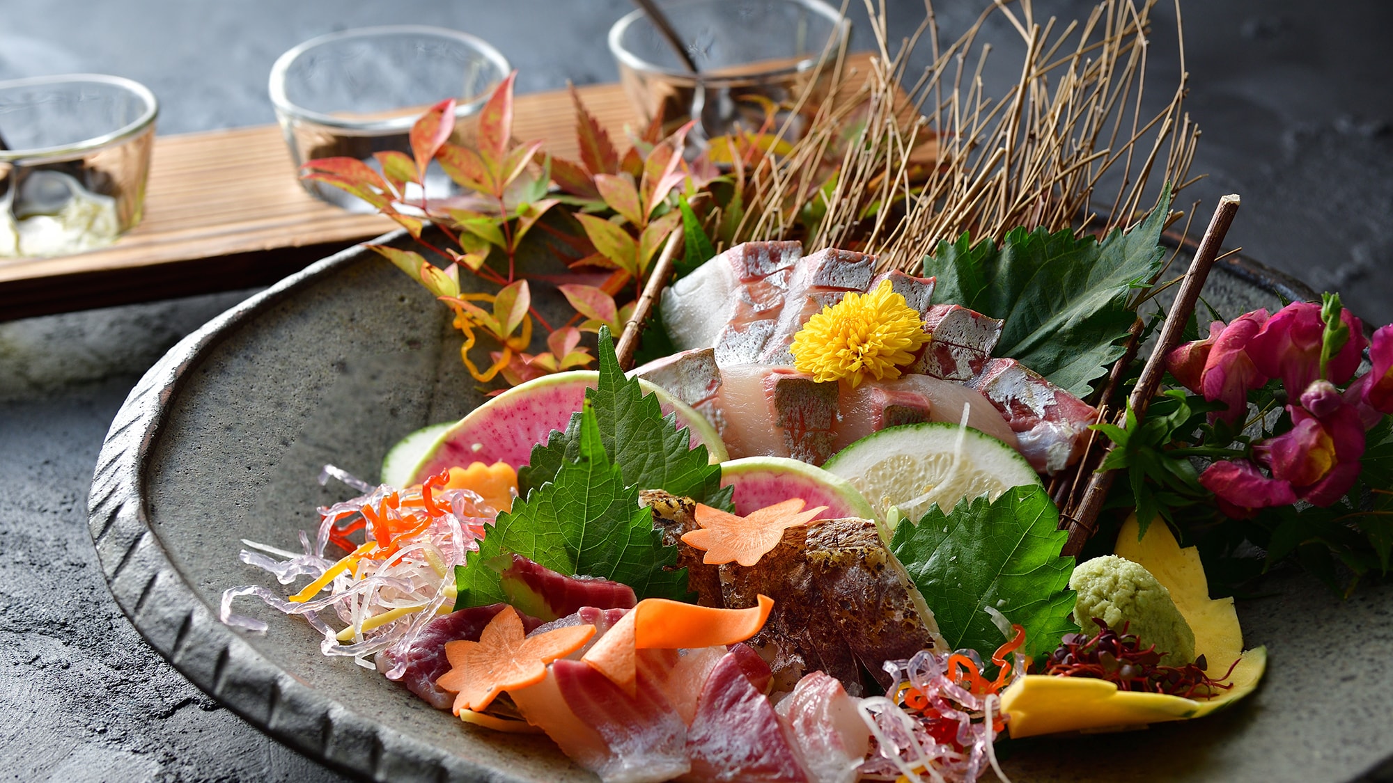 [Fresh seasonal fish platter] Enjoy fresh local fish that can only be found in Osatsu, a town of divers. *Dish image