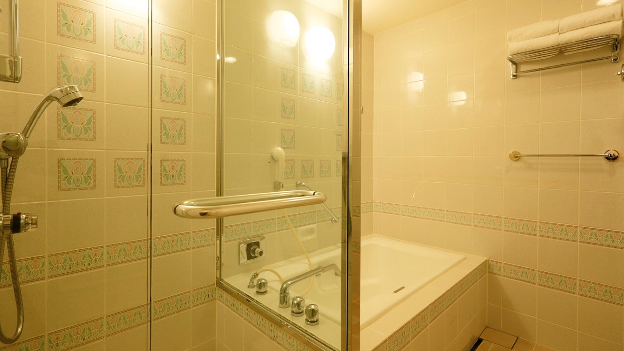Example of stylish deluxe twin/bathroom