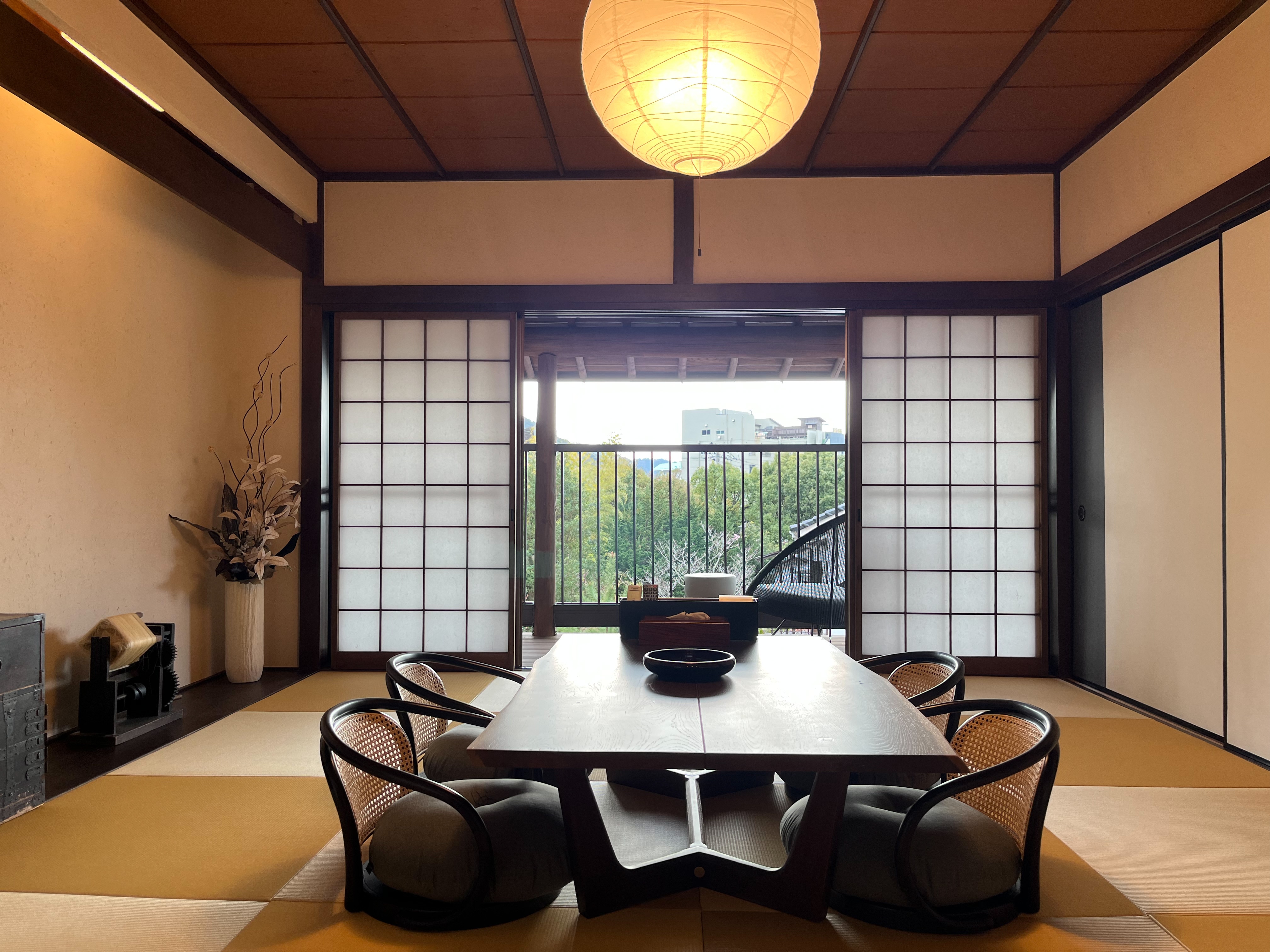 [Senryo/Manryo] 带阳台的日式房间可以俯瞰日式花园