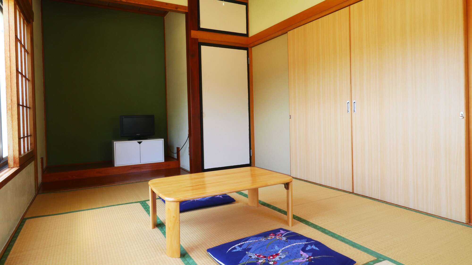 [8 tatami Japanese-style room]