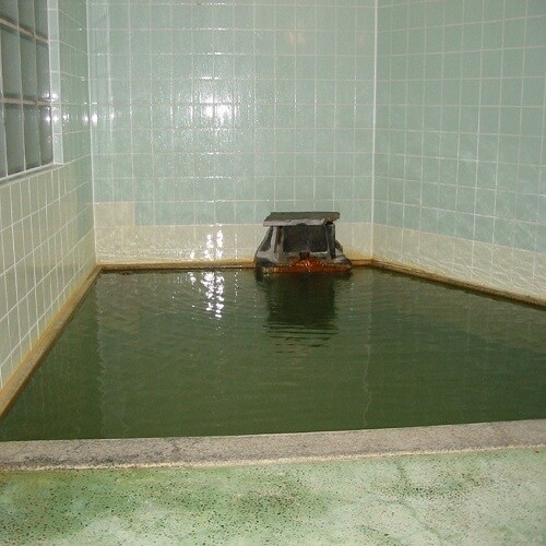 1st floor medium bath (square)