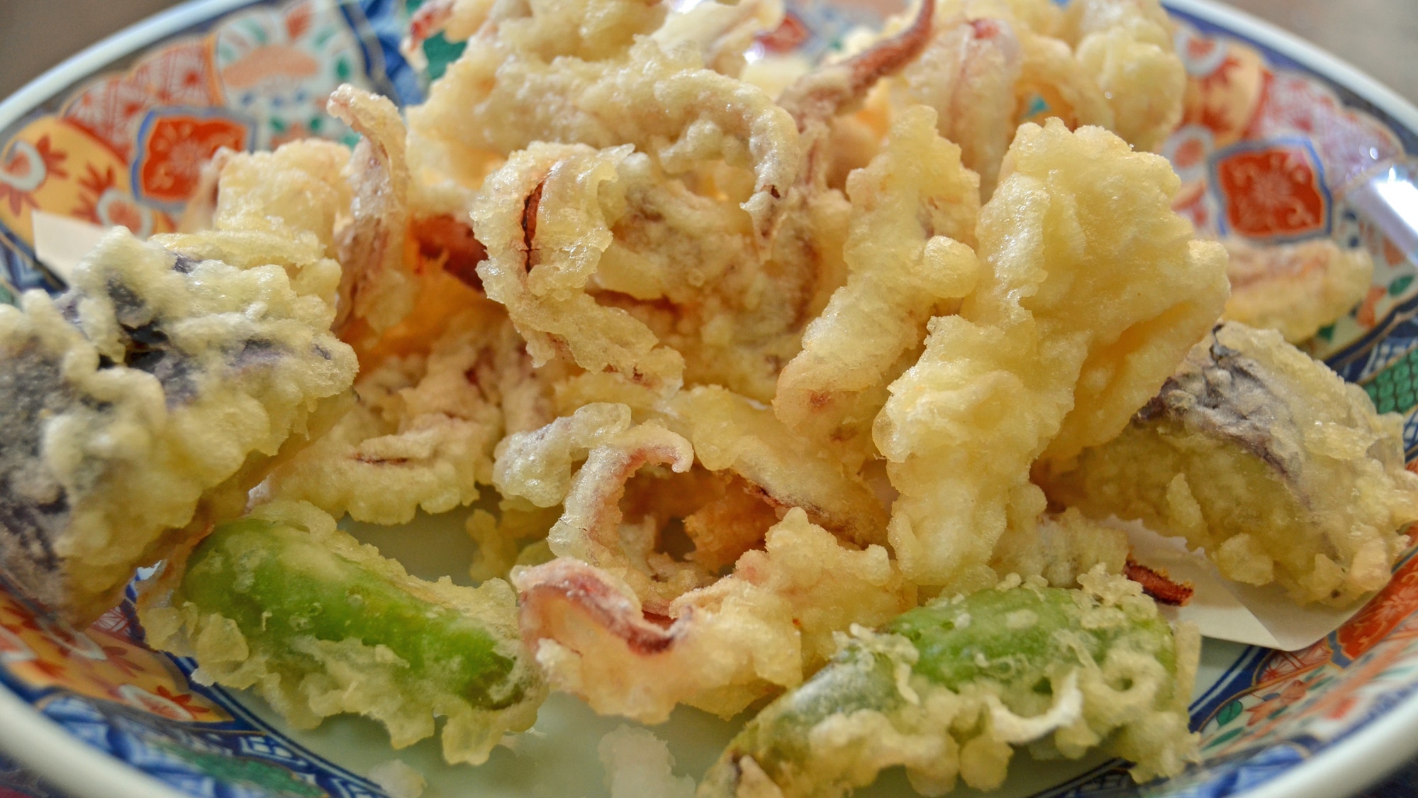 After enjoying the squid ikizukuri, we will serve the squid as tempura.