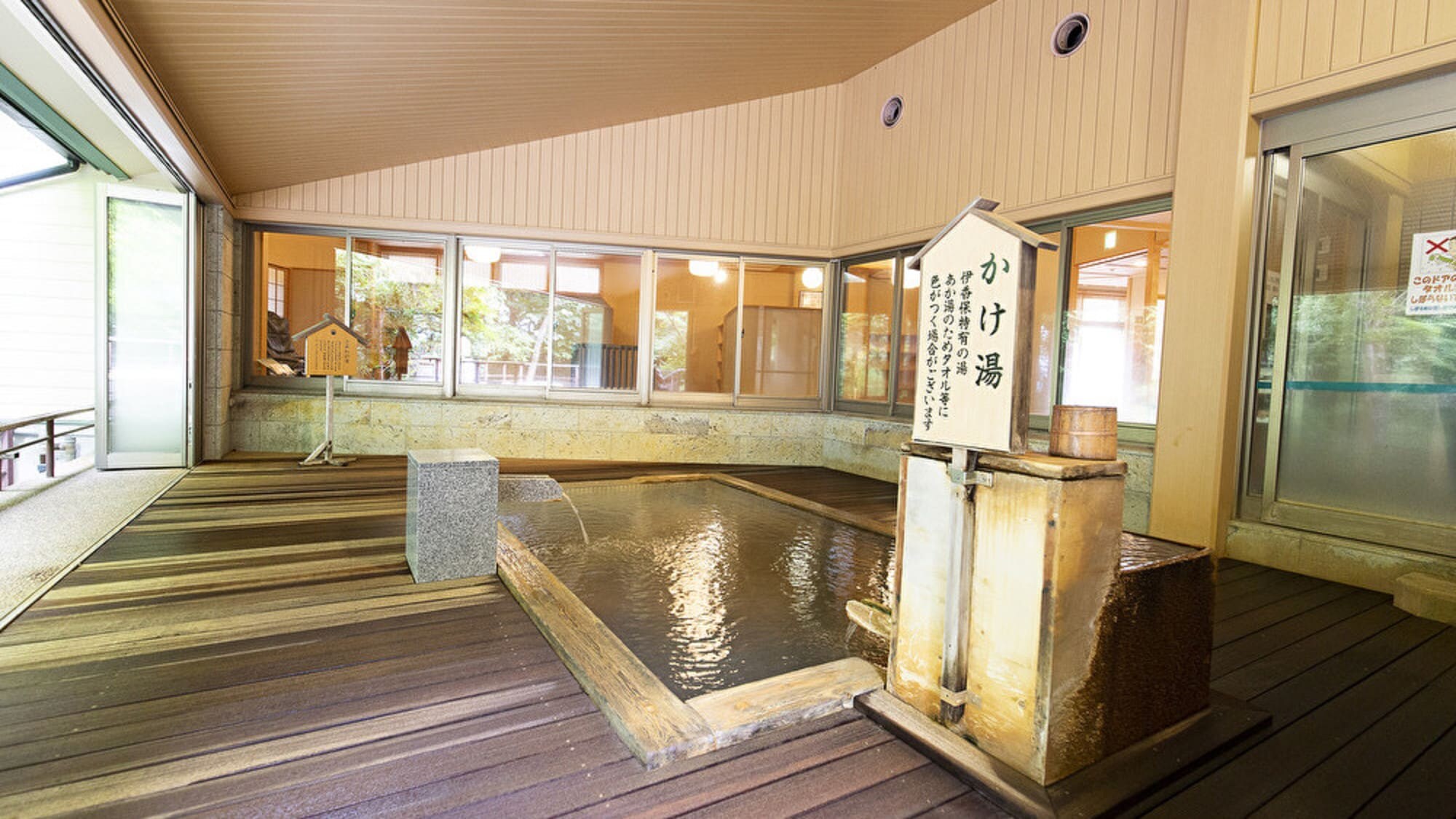 Large communal bath & ldquo; Tenharu & rdquo; Male Kogane no Yu