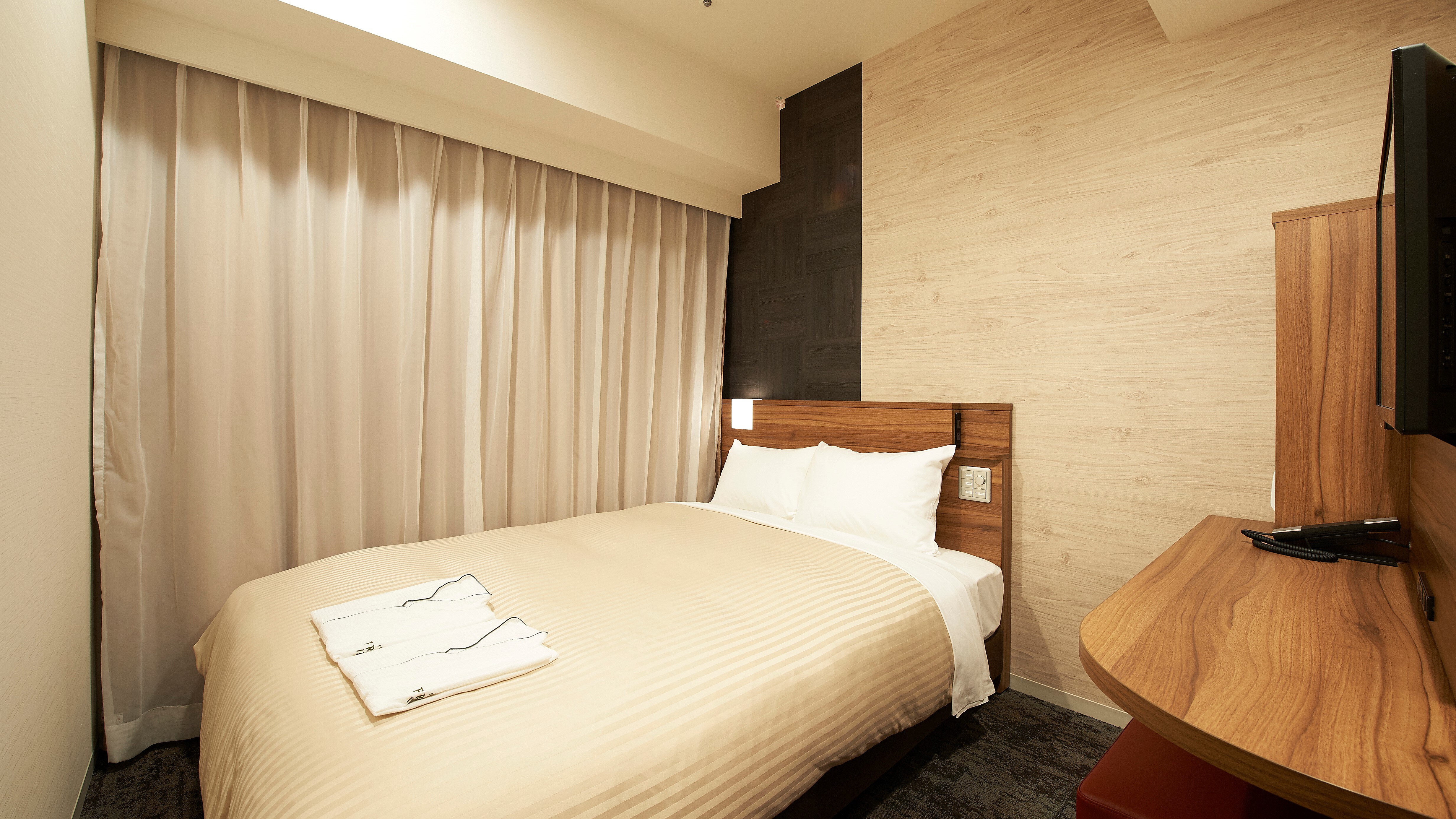 [ห้องพัก] Single room <11.9m2-13.5m2> Sealy double bed width 140cm