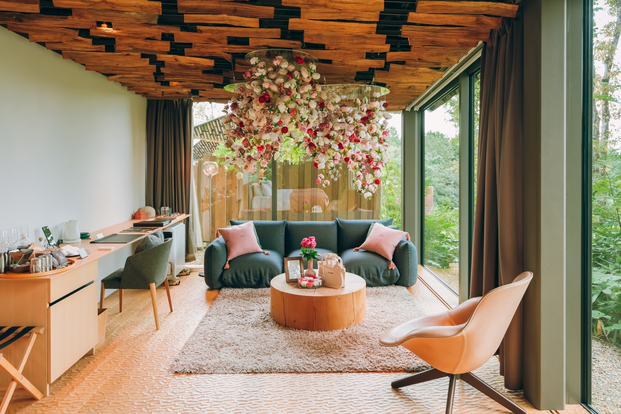 ・[Jurlique Plan] Limited-time offer "Jurlique 100 Skin Care Roses Room"