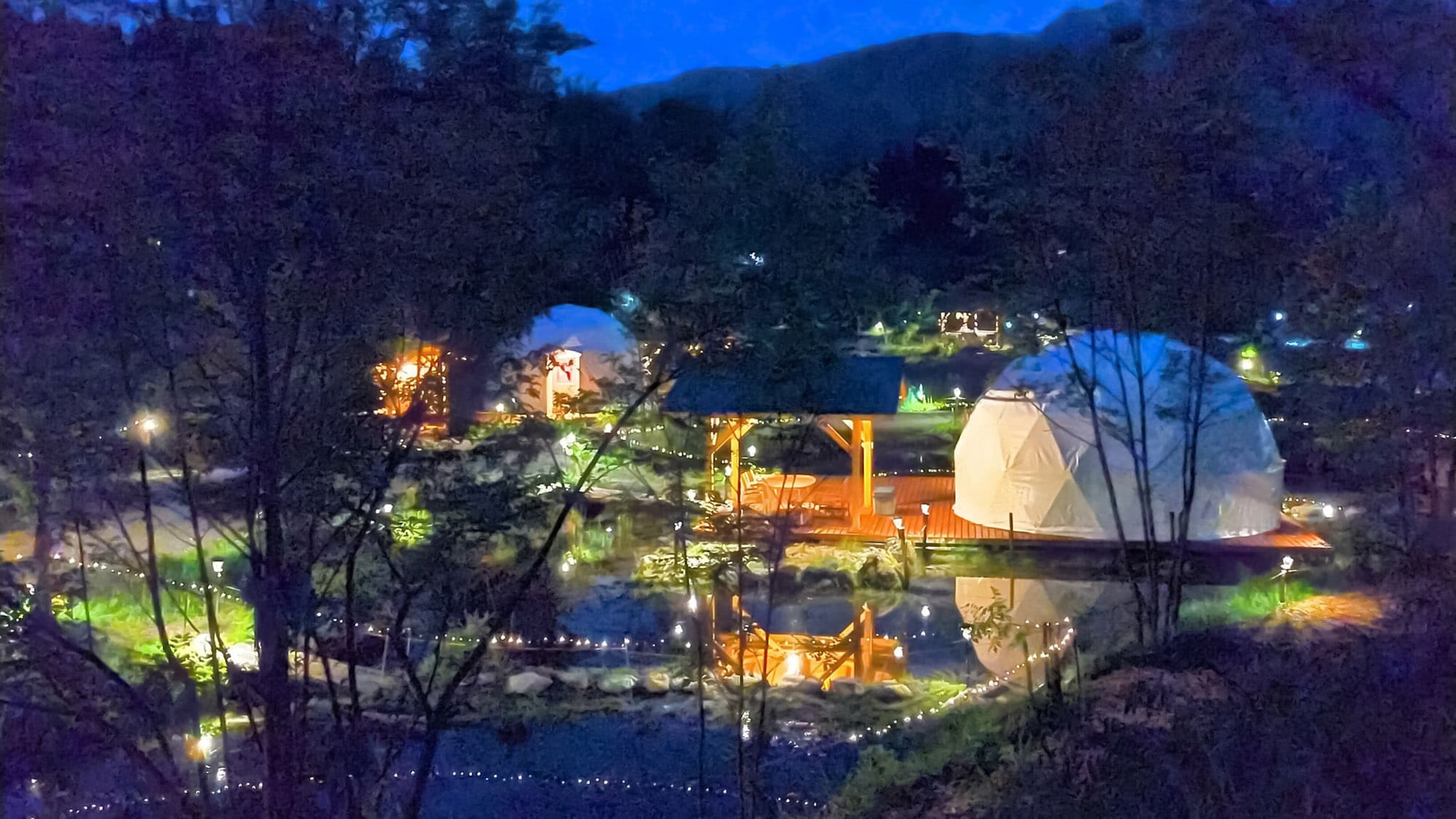 ・【G1、G2/全景】夜晚的氣氛非常棒。在晴朗的日子裡，你可以看到滿天的星星。