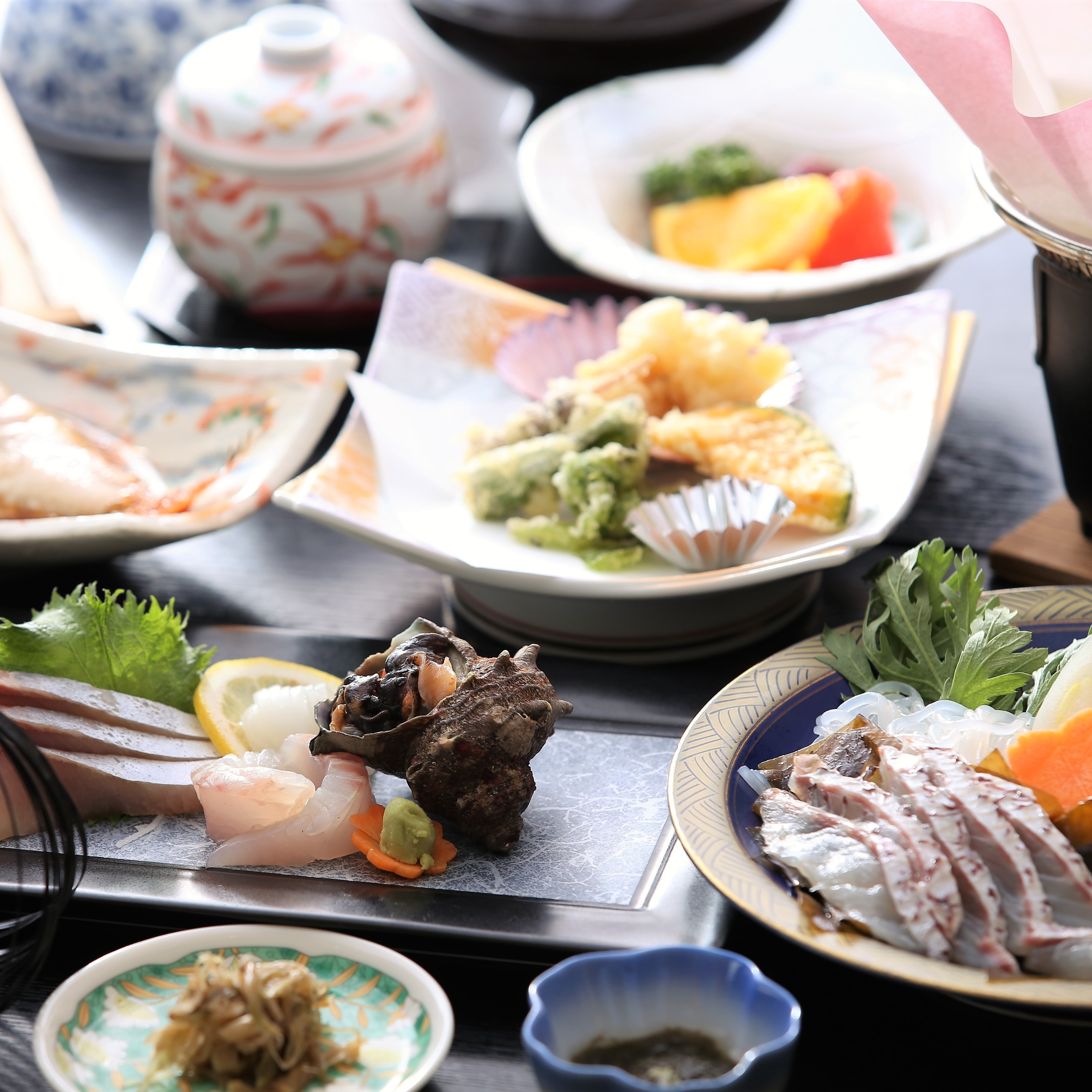 << 标准怀石料理 >> 用新鲜的海鲜制作的料理一定会让您满意的♪