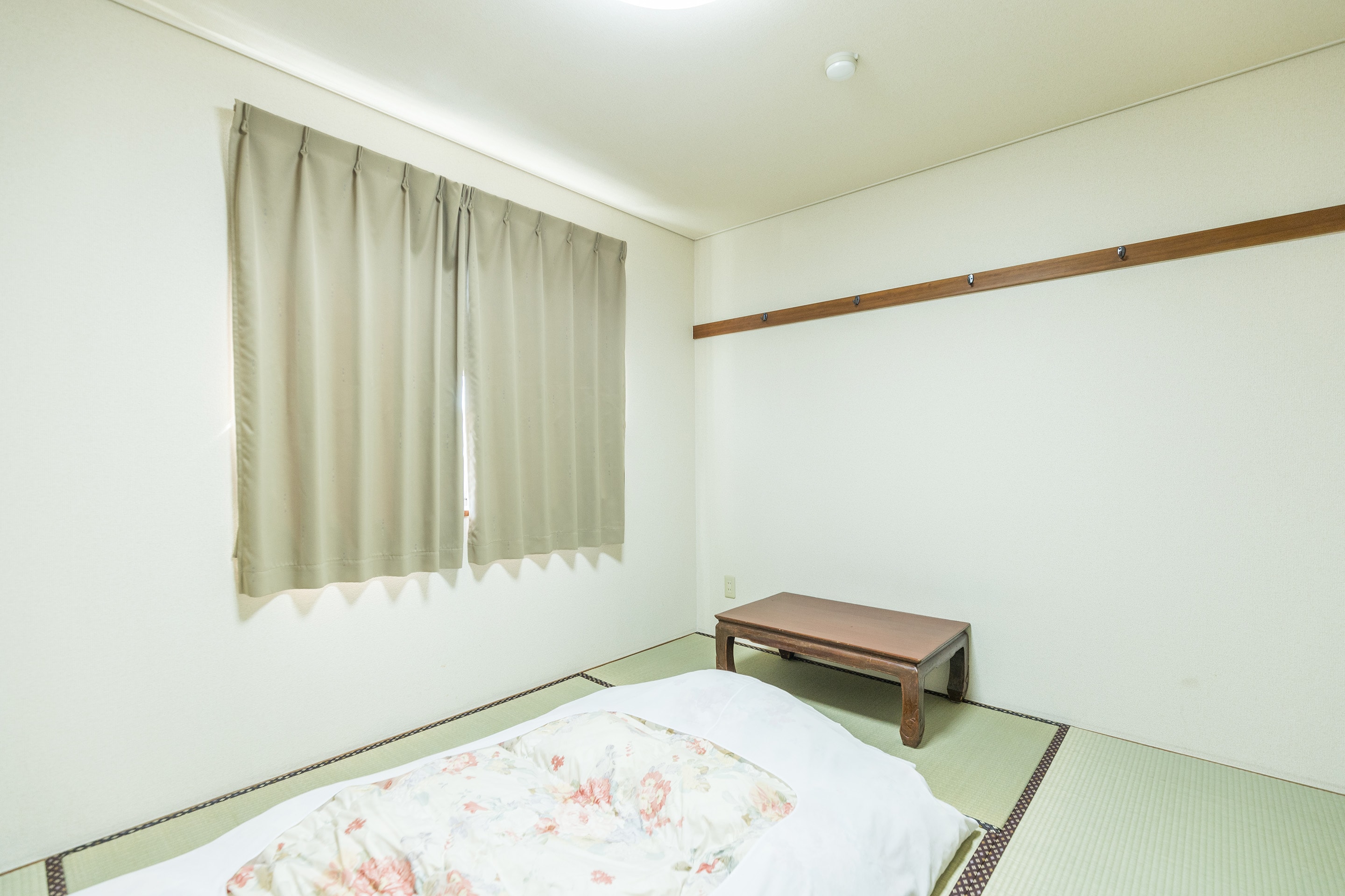 Japanese-style room for two (no bath or toilet)