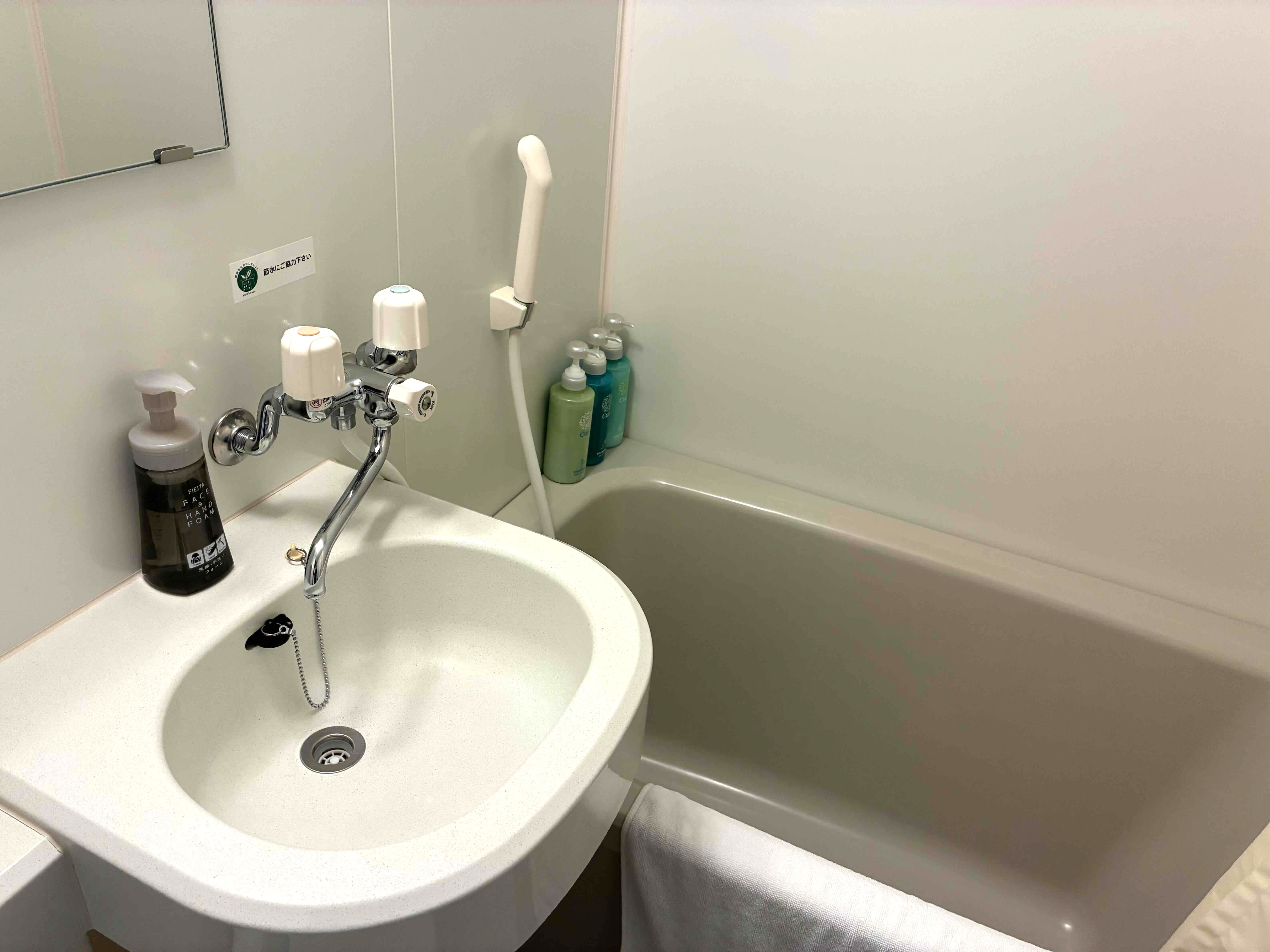 Unit bathroom ②