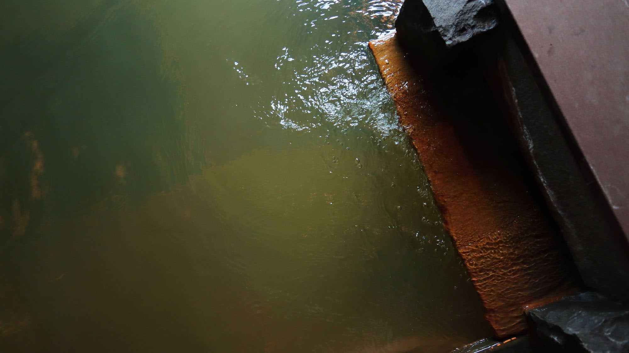 [Shared open-air bath]